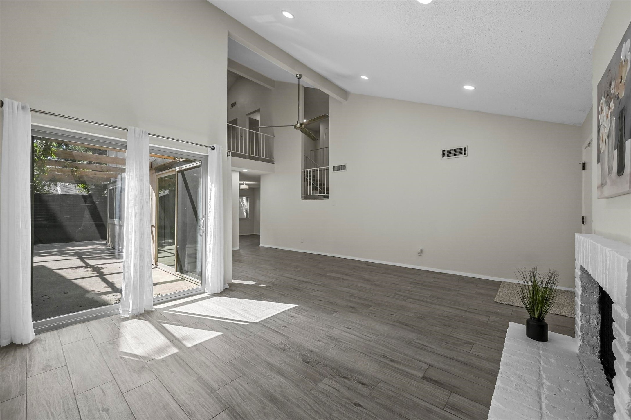 1612 Hawthorne Drive