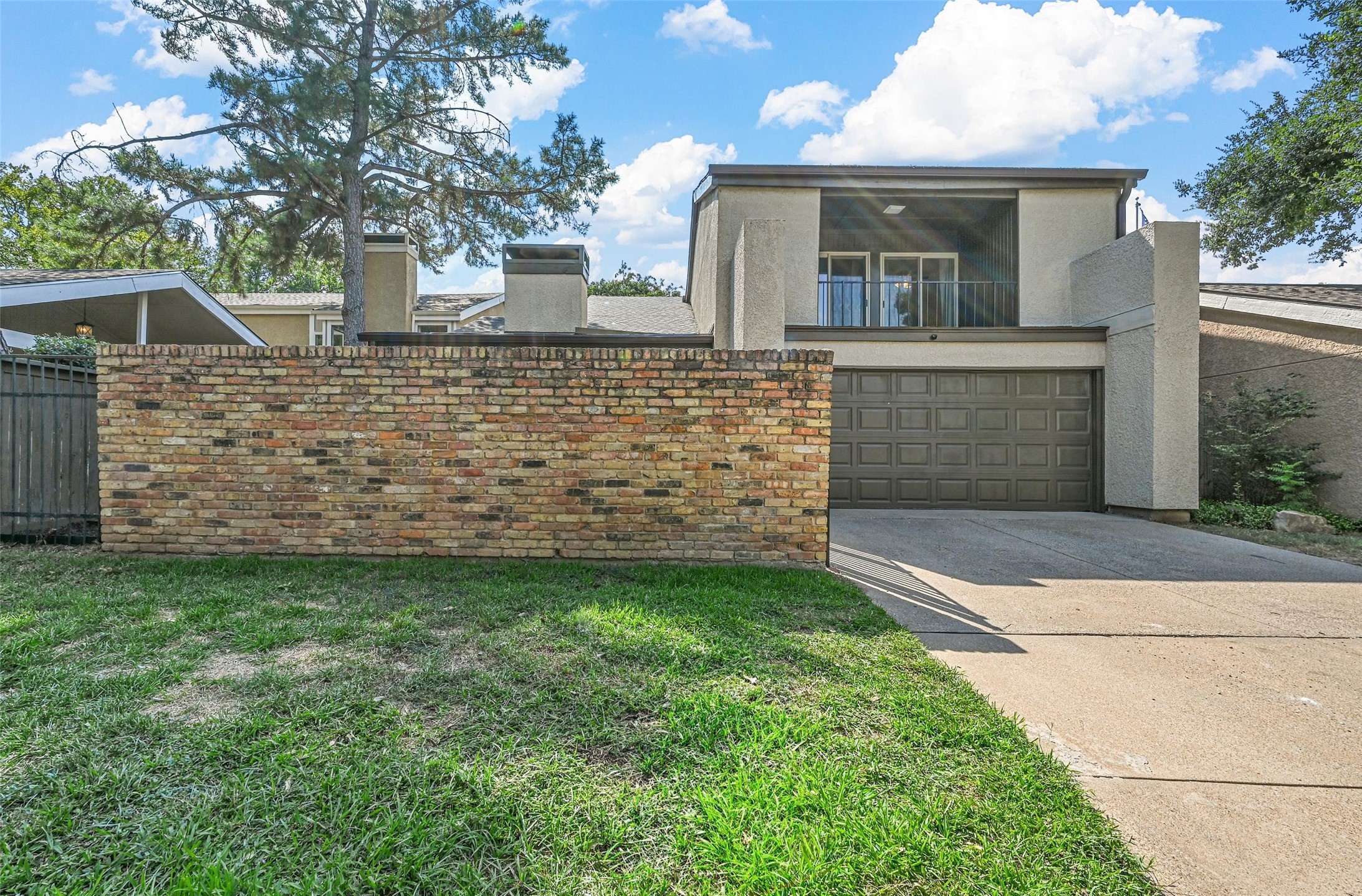 1612 Hawthorne Drive