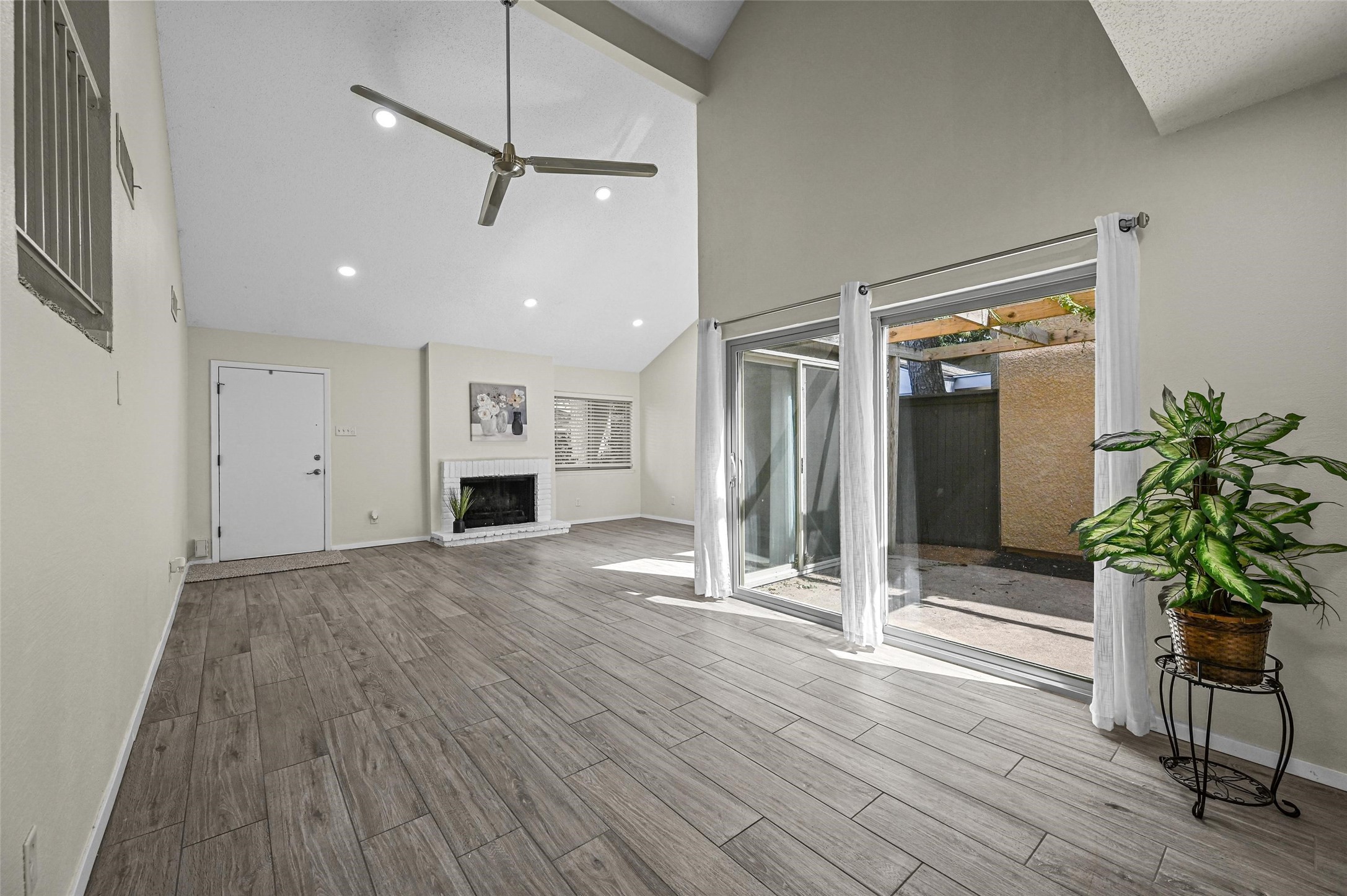 1612 Hawthorne Drive