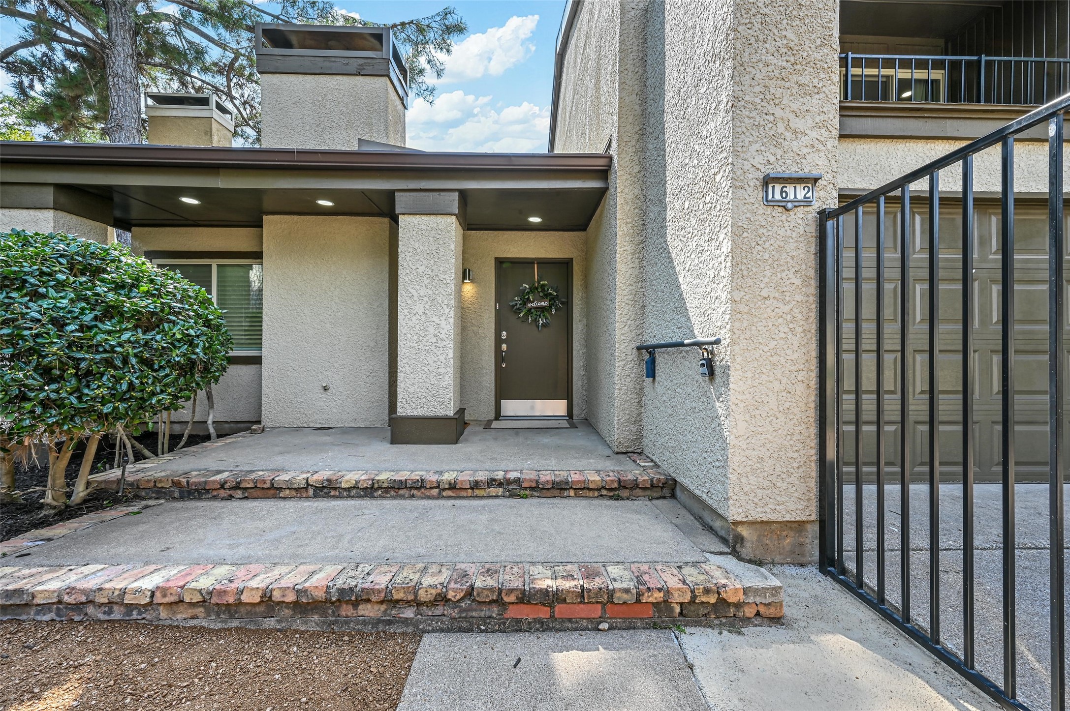 1612 Hawthorne Drive