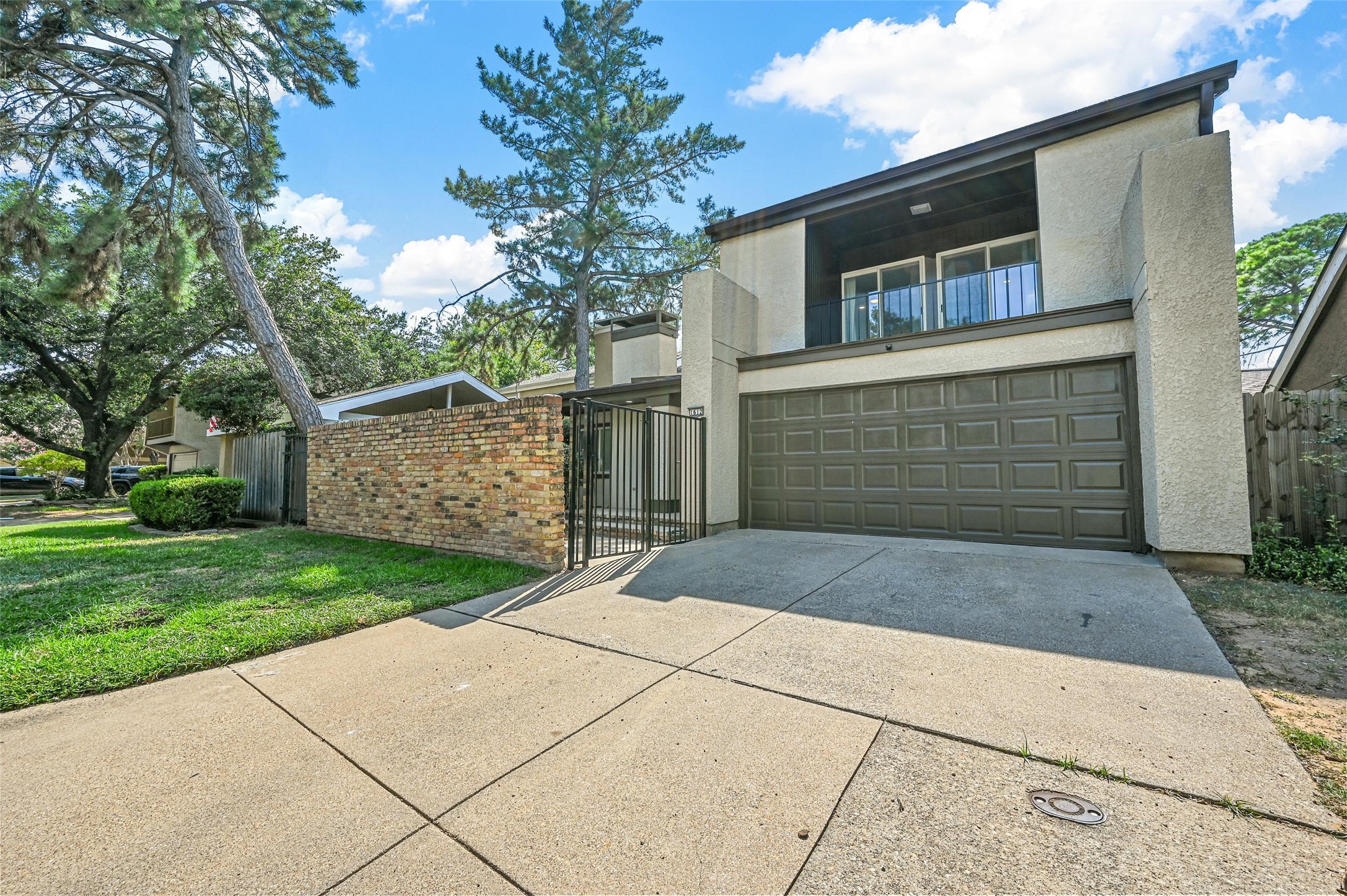 1612 Hawthorne Drive