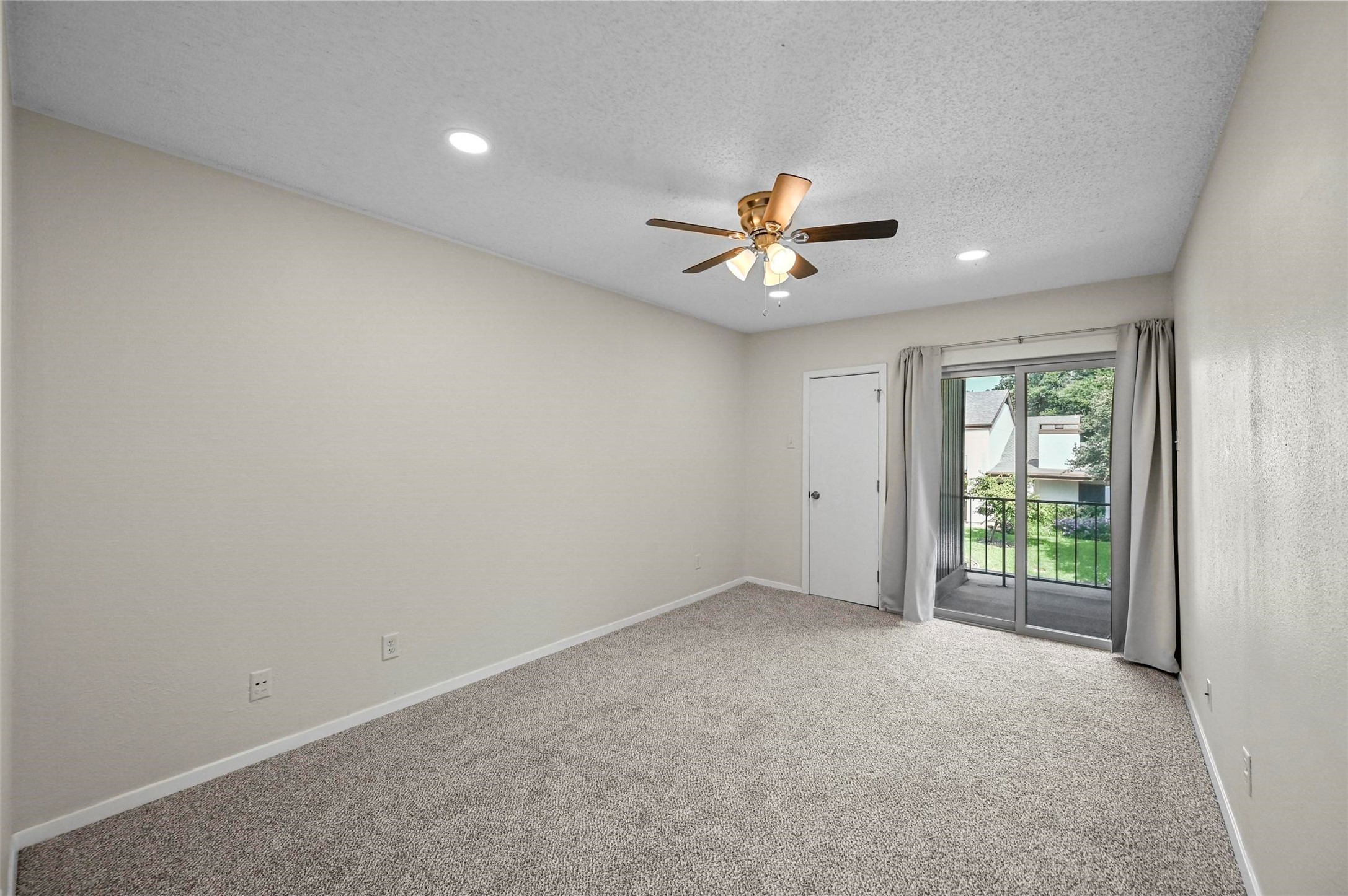 1612 Hawthorne Drive