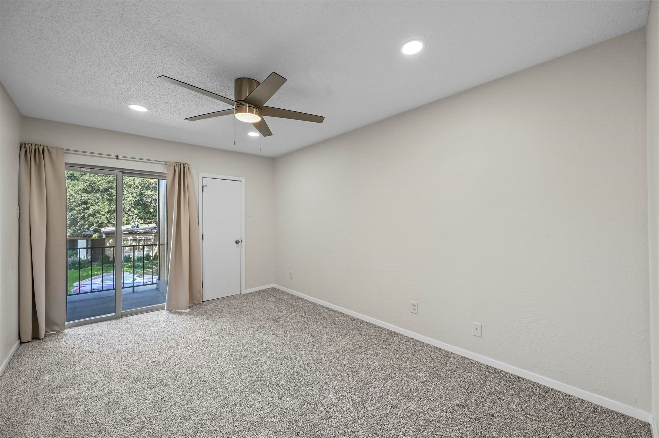 1612 Hawthorne Drive