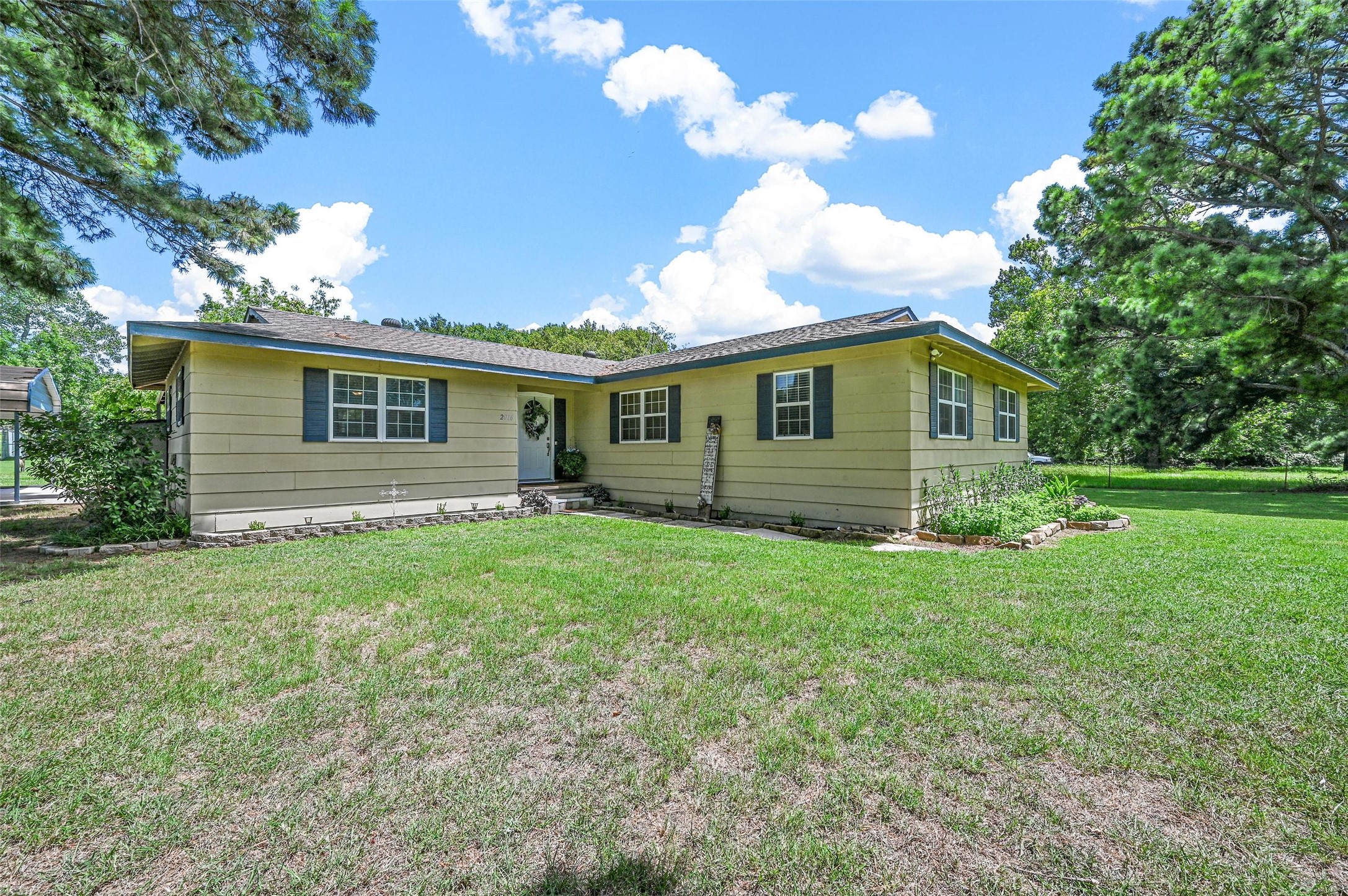 2016 Meadowview Street