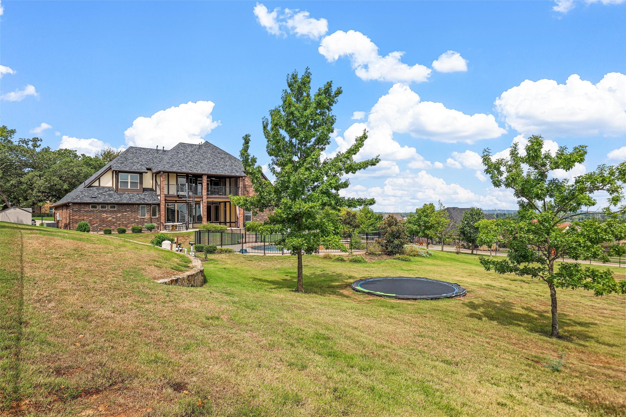 1225 Overland Drive