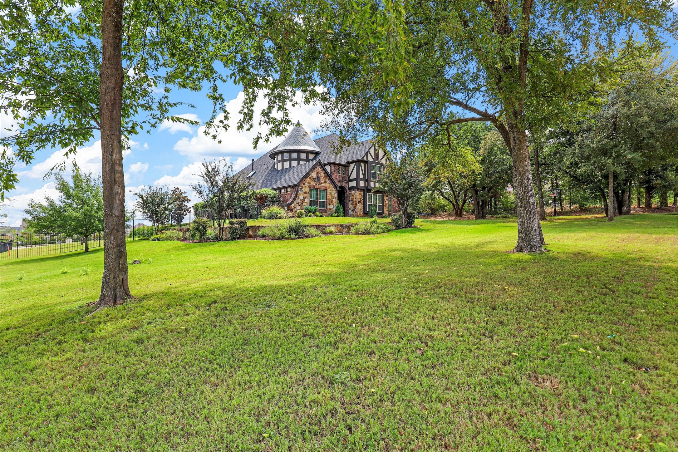 1225 Overland Drive