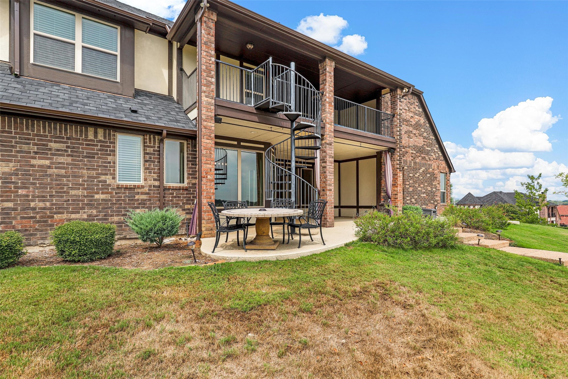 1225 Overland Drive