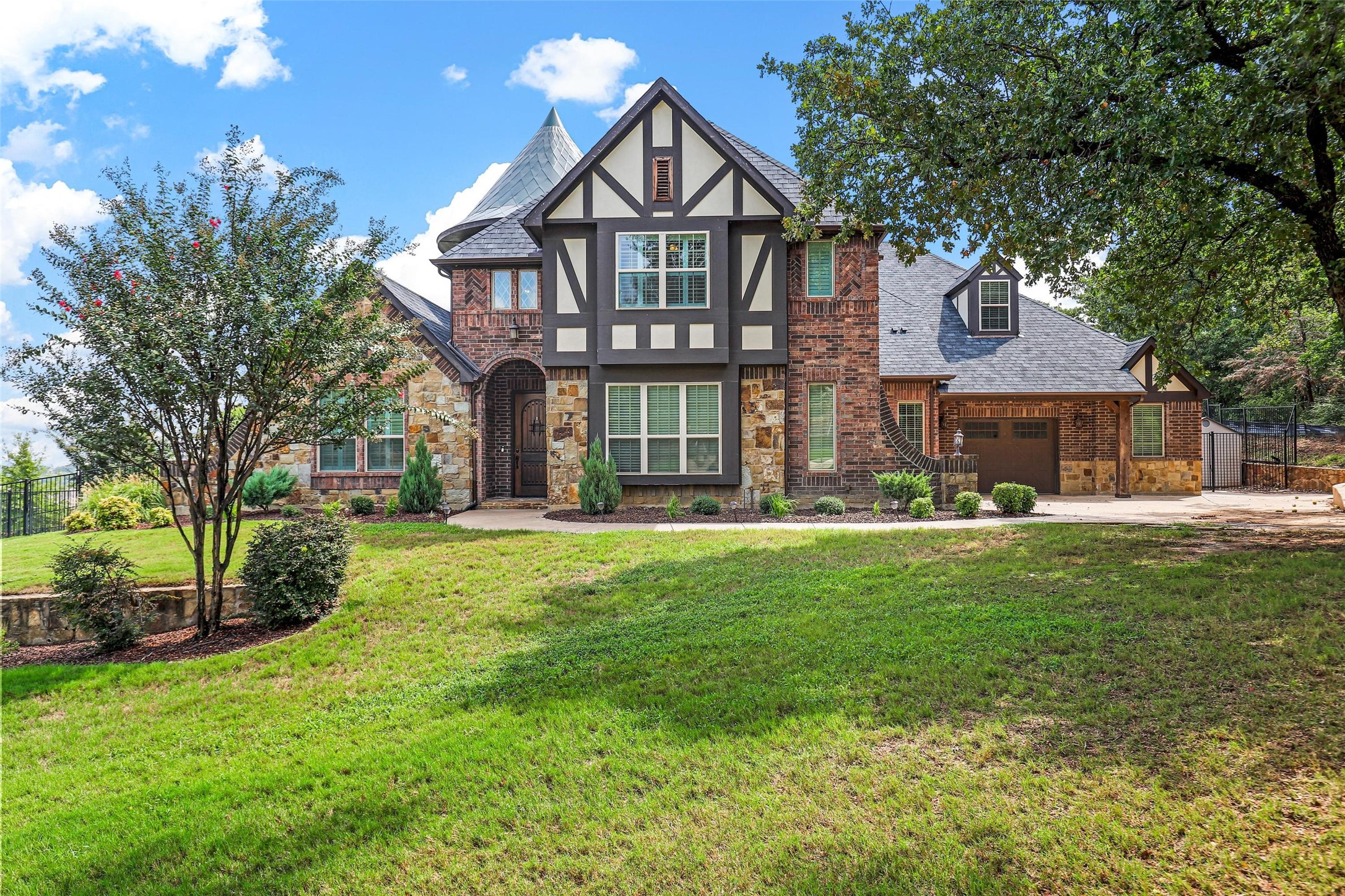 1225 Overland Drive