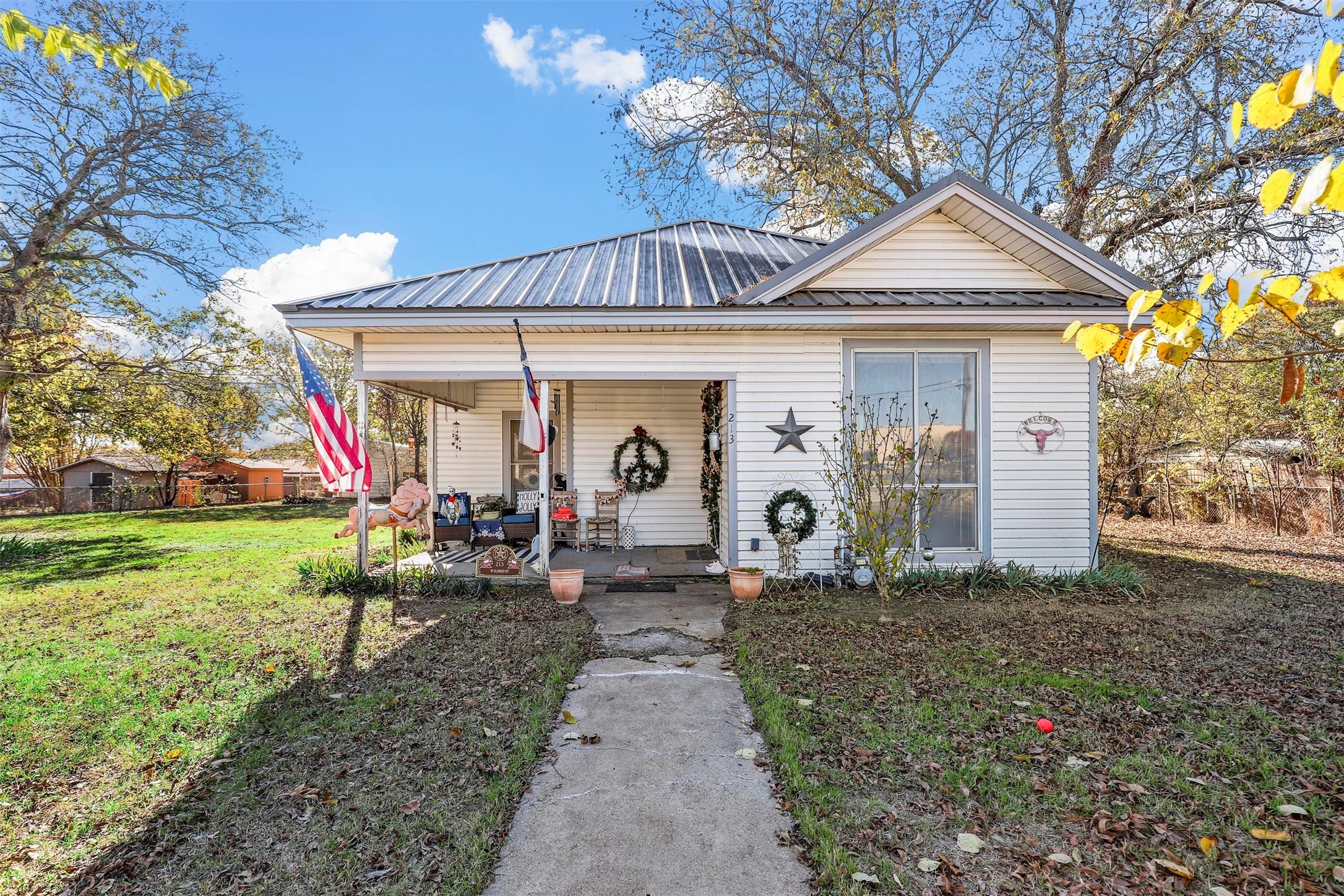 213 W Eldred Street
