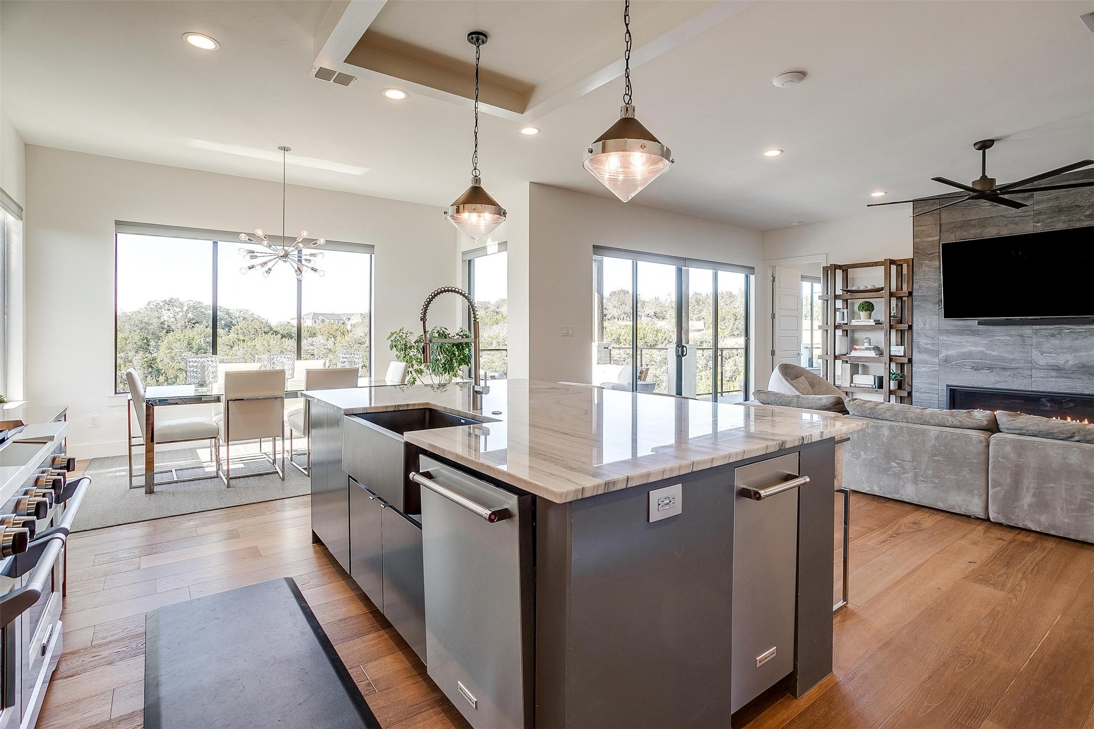 2902 Grand Point Court