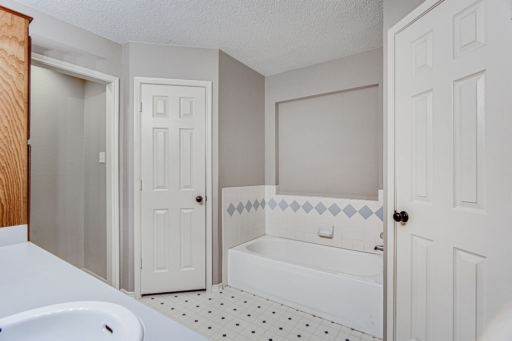 1033 Oak Valley Road