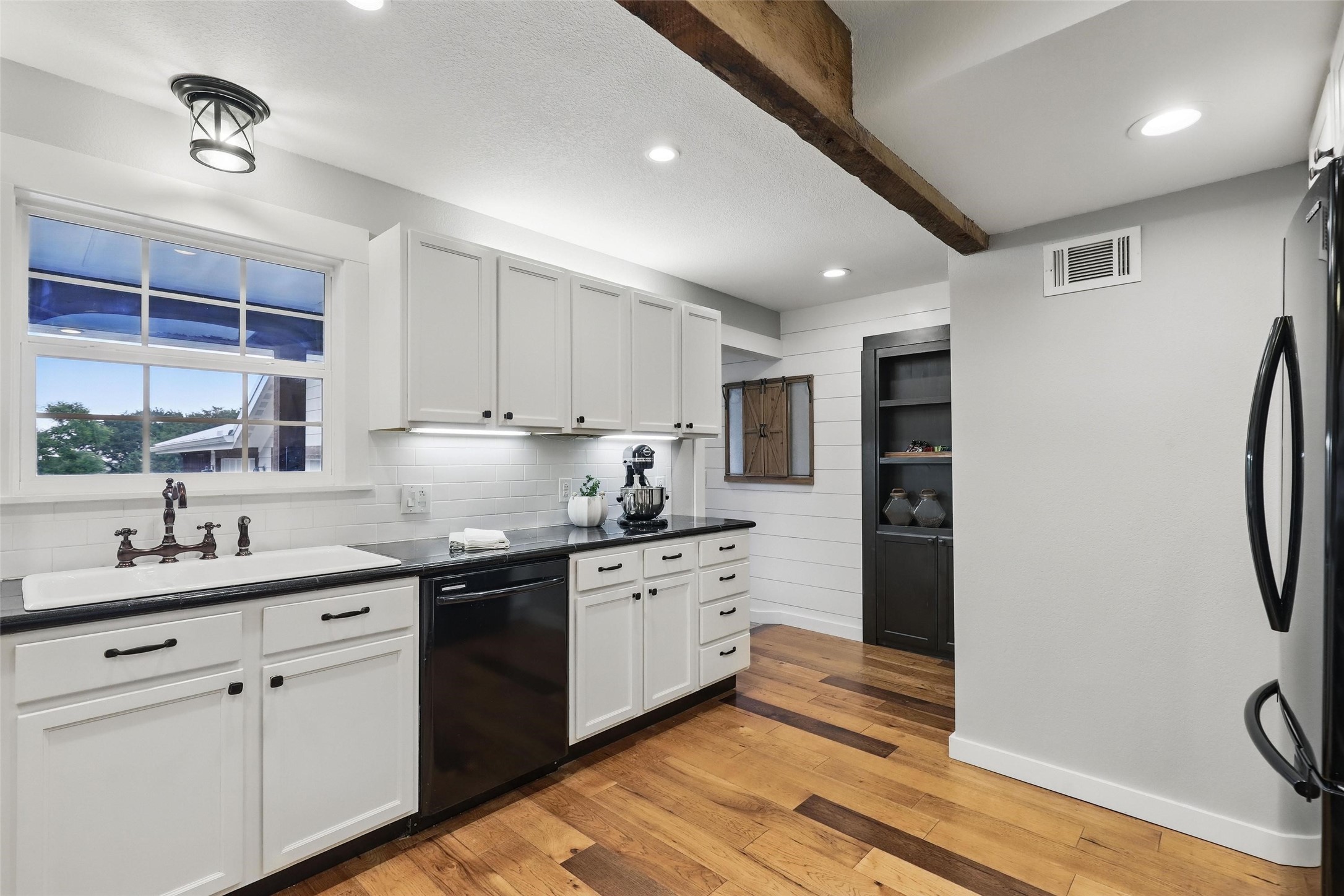 4009 Seminole Trail