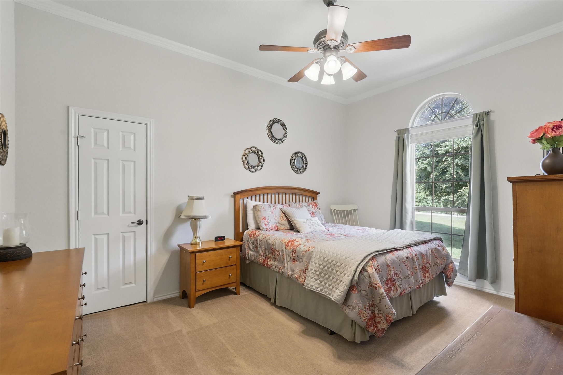 104 E Hidden Meadow Court