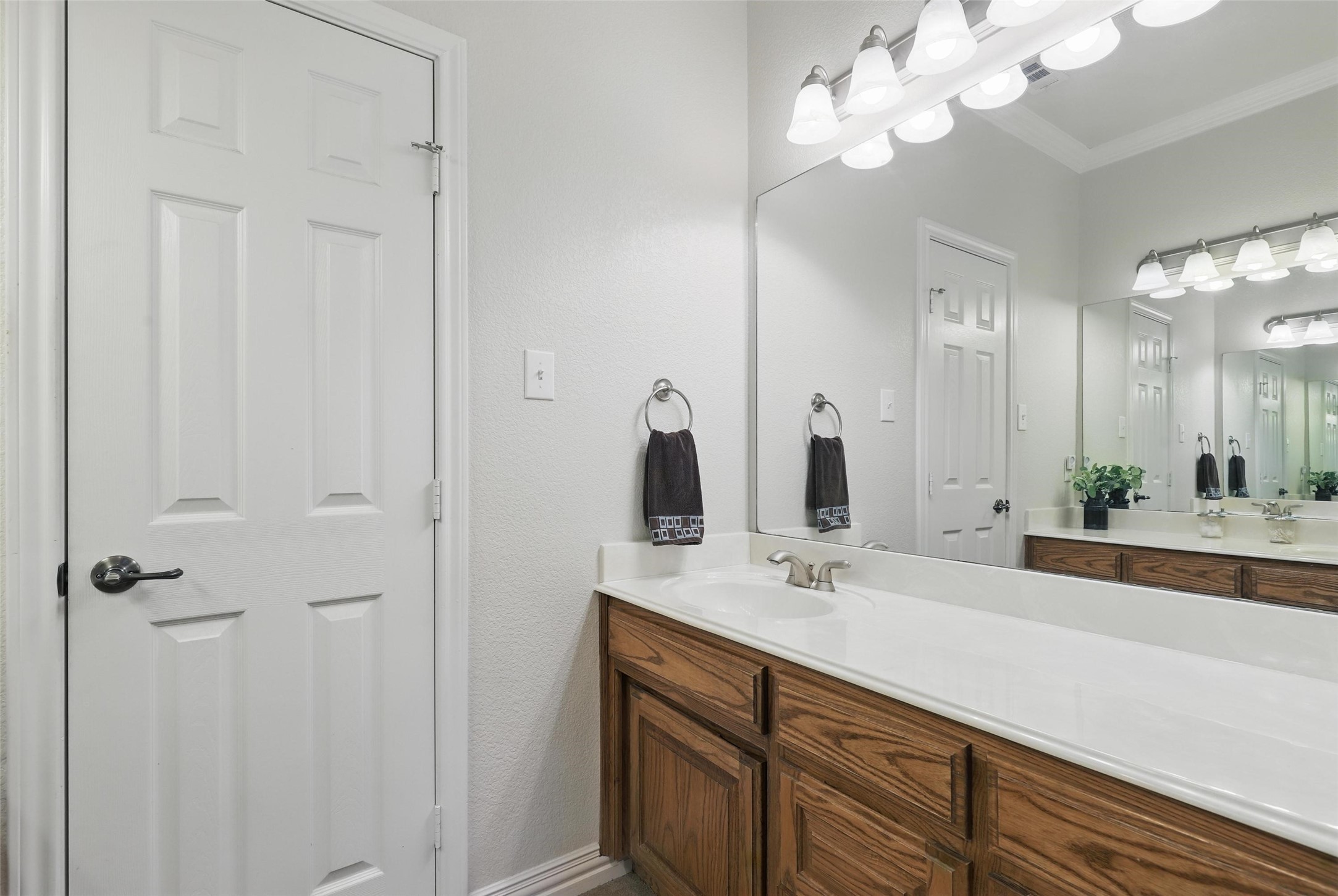 104 E Hidden Meadow Court