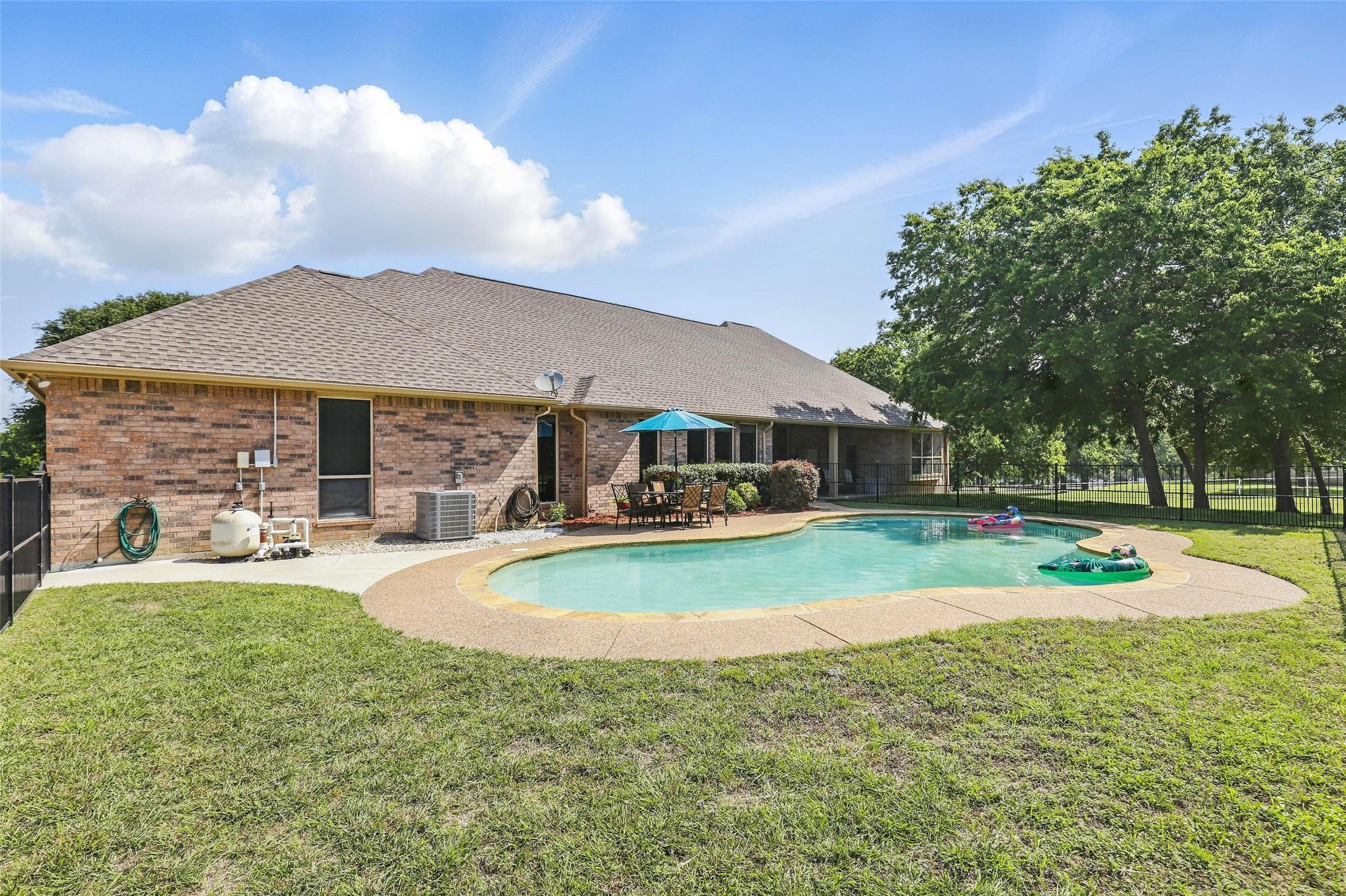 104 E Hidden Meadow Court