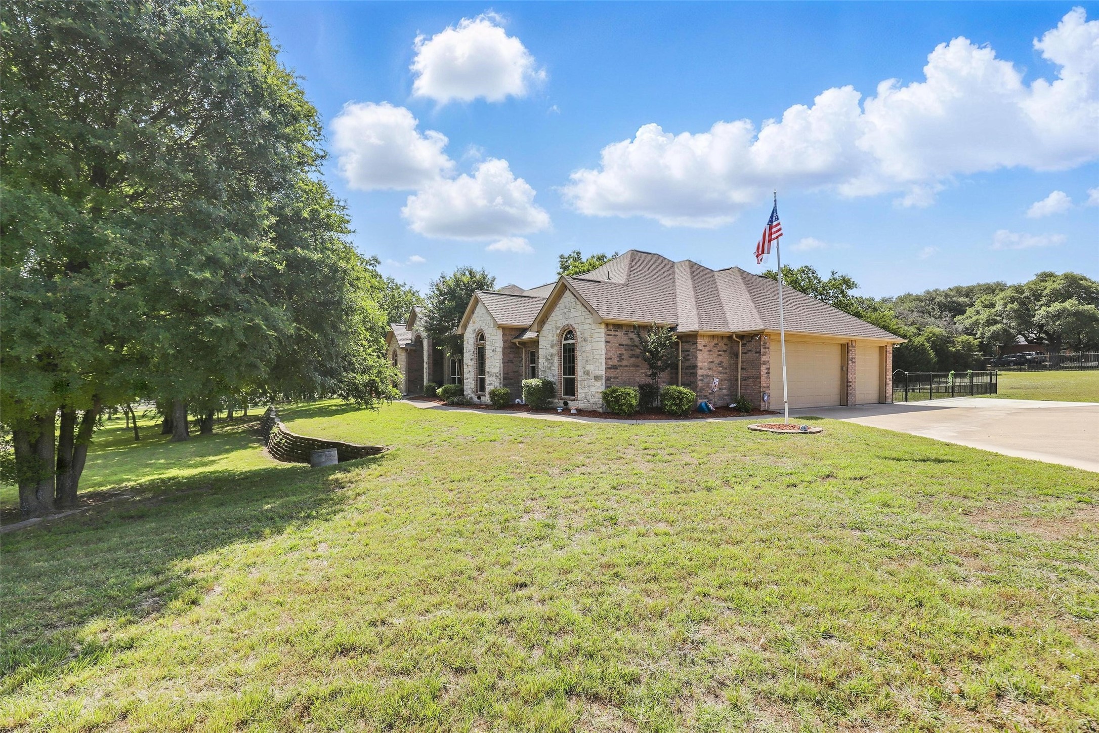 104 E Hidden Meadow Court