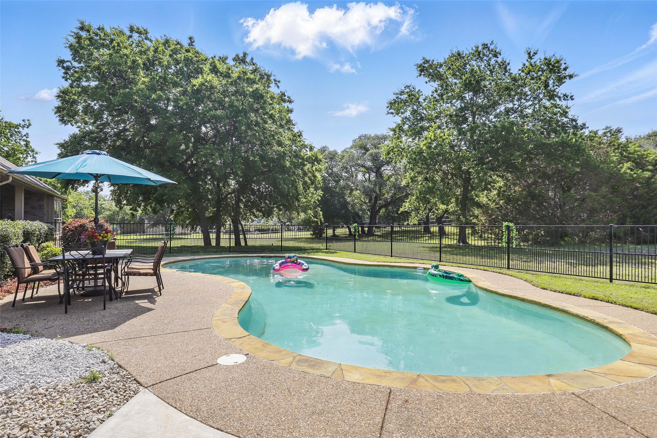 104 E Hidden Meadow Court