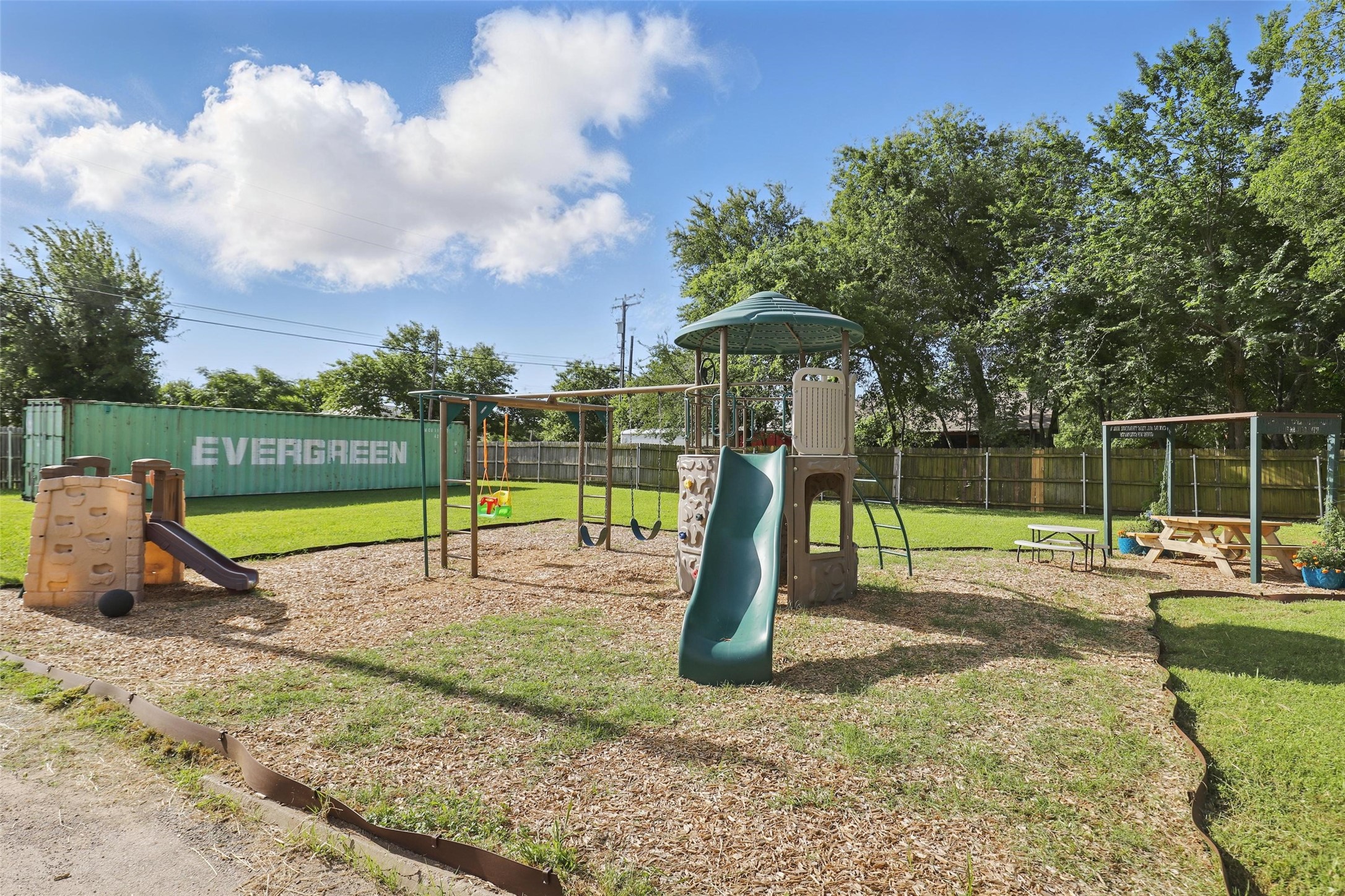 1915 N Wilhite Street