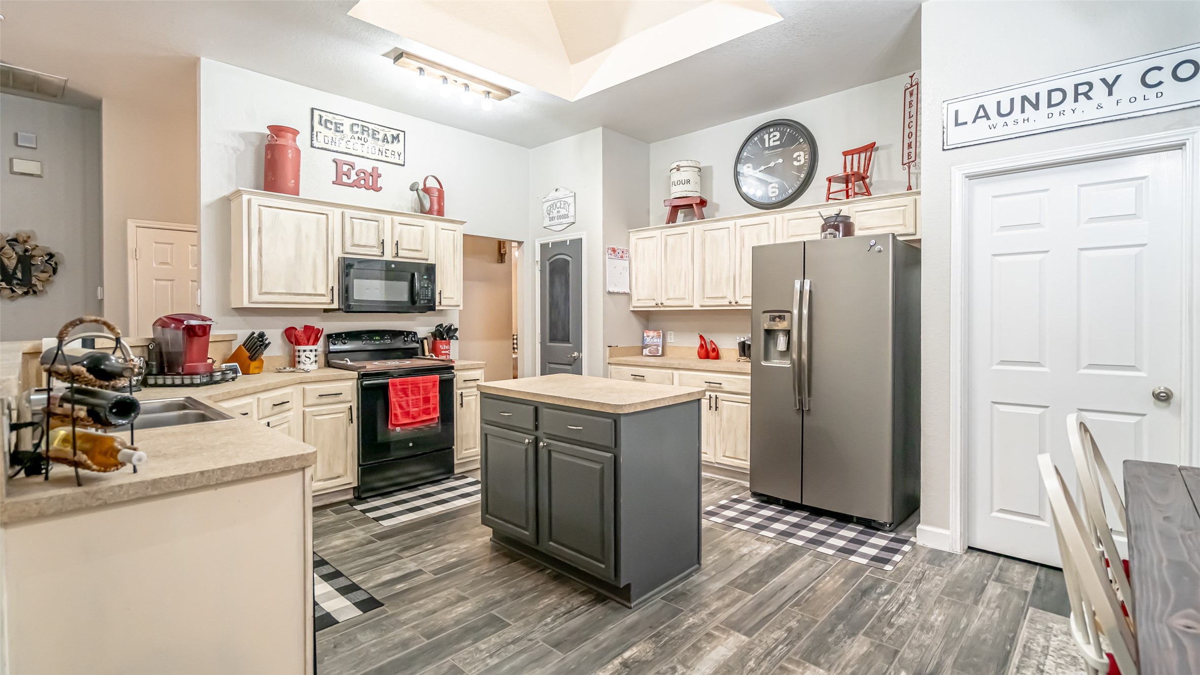 1228 Meadow Glen