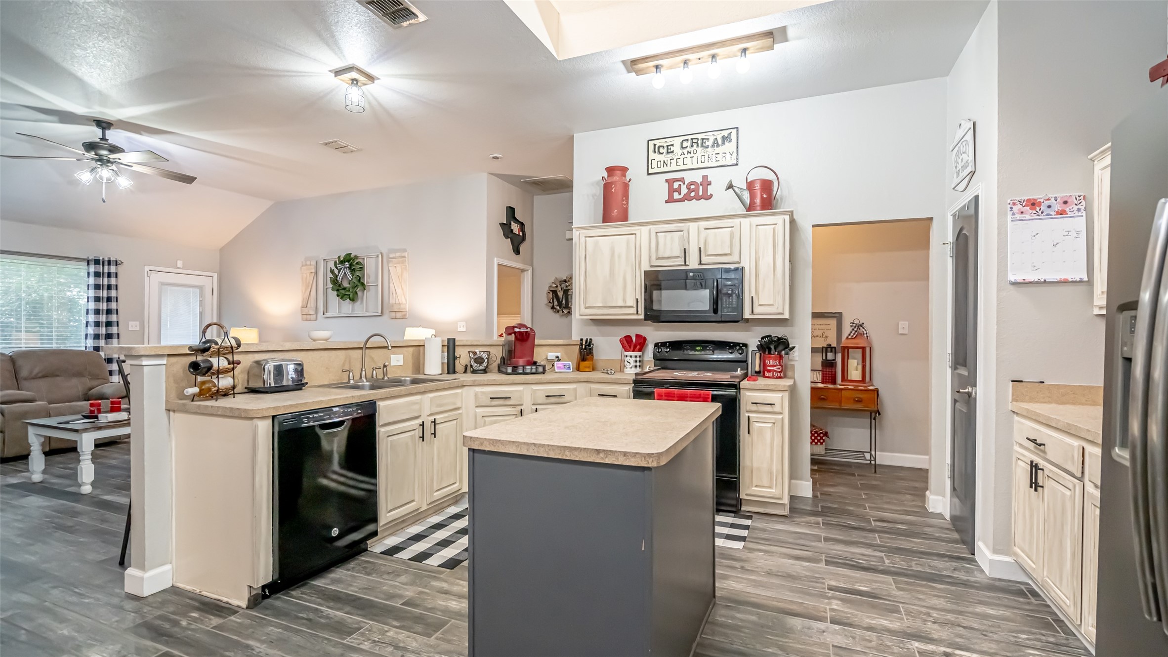 1228 Meadow Glen