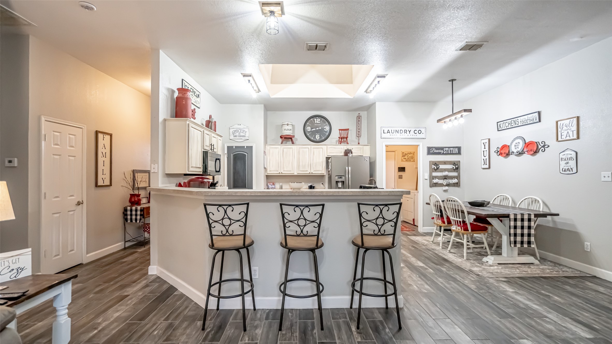 1228 Meadow Glen