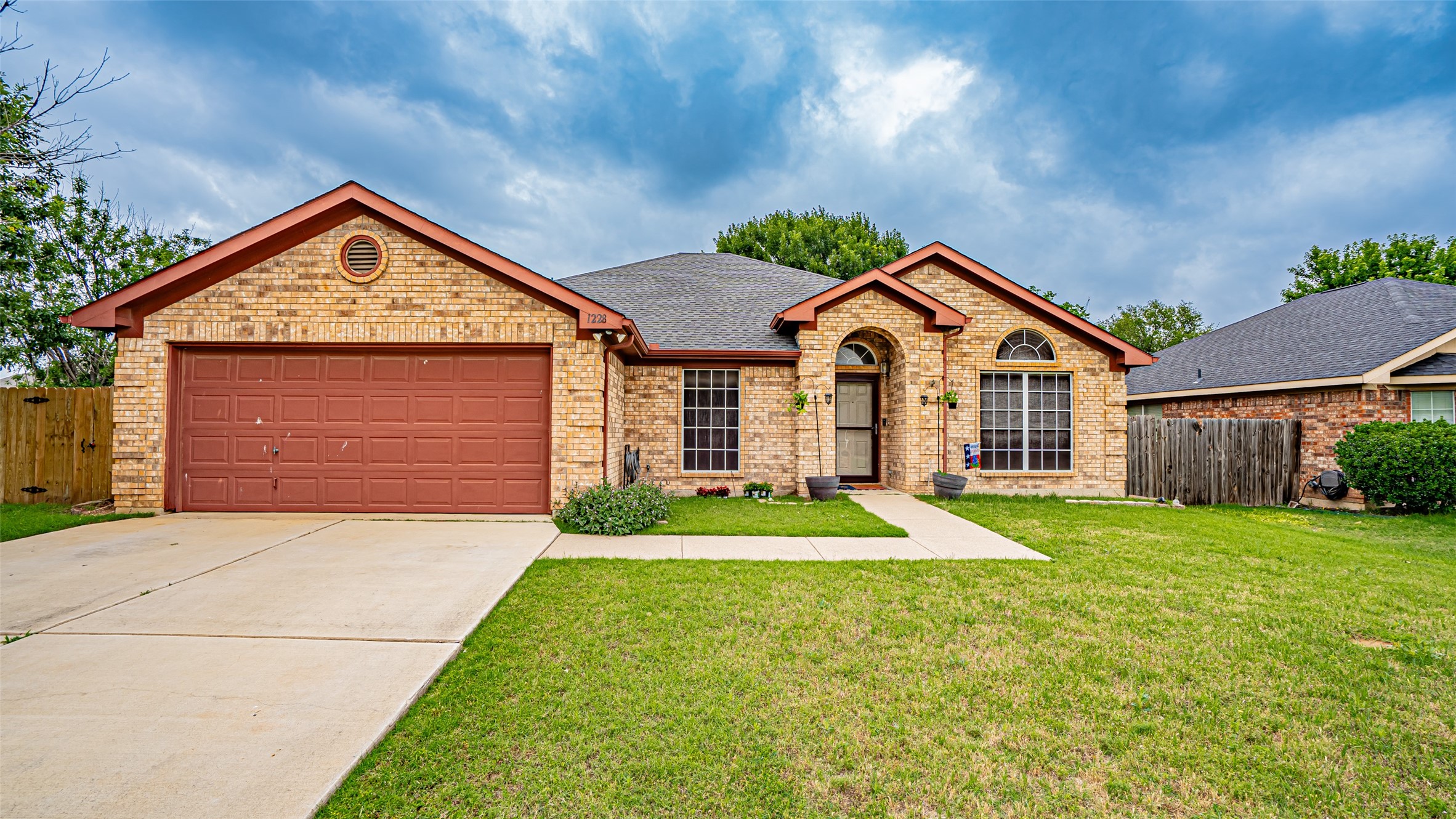1228 Meadow Glen