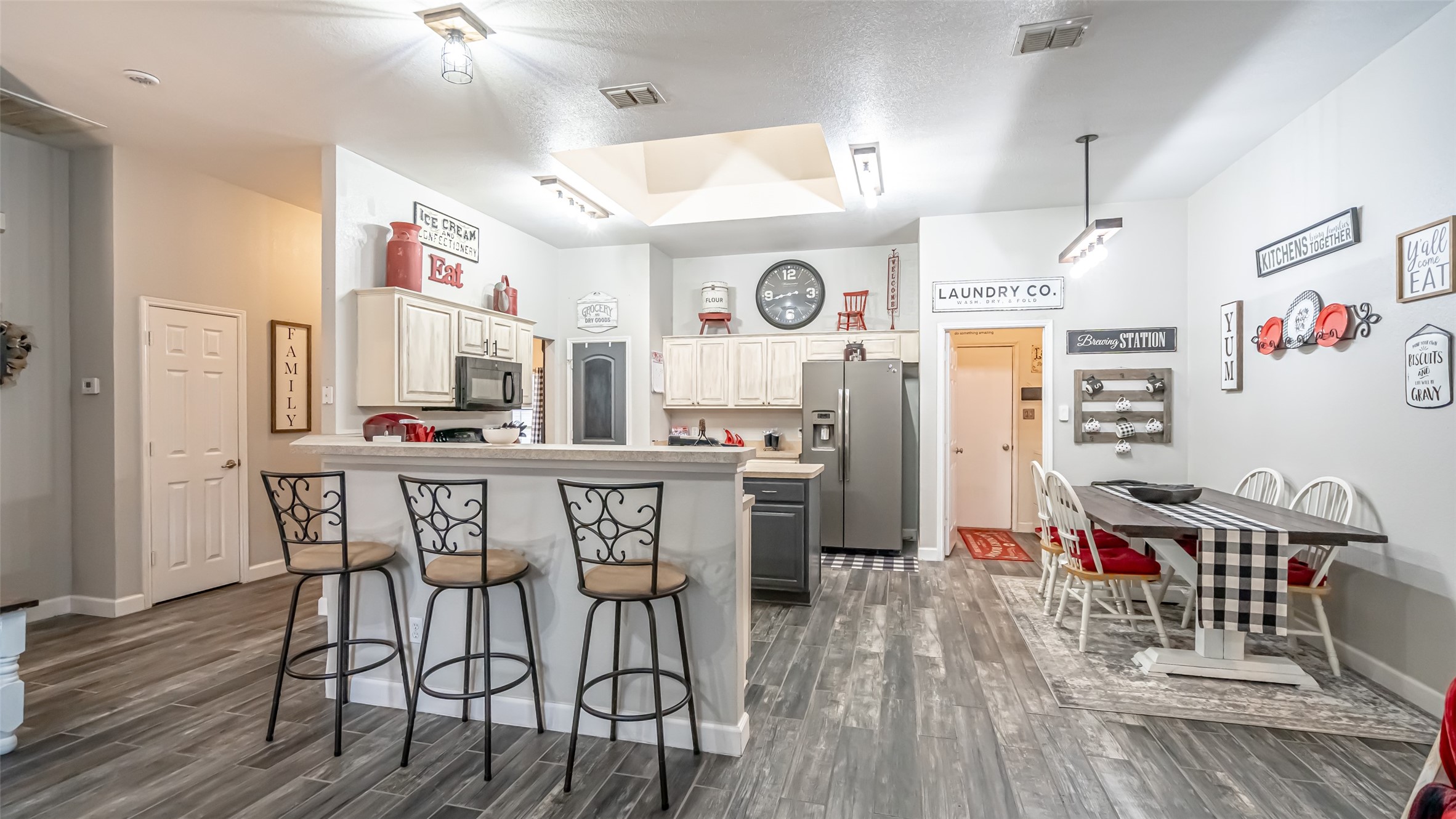 1228 Meadow Glen