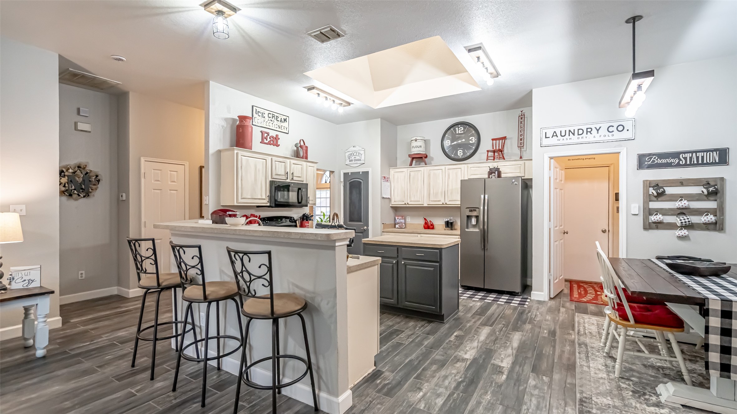 1228 Meadow Glen