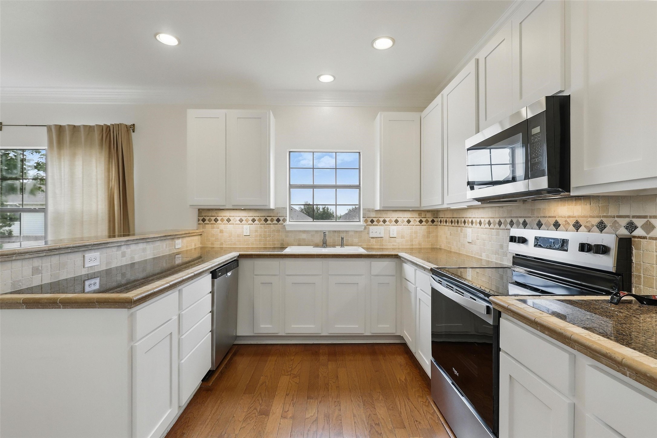 2824 Greenway Drive