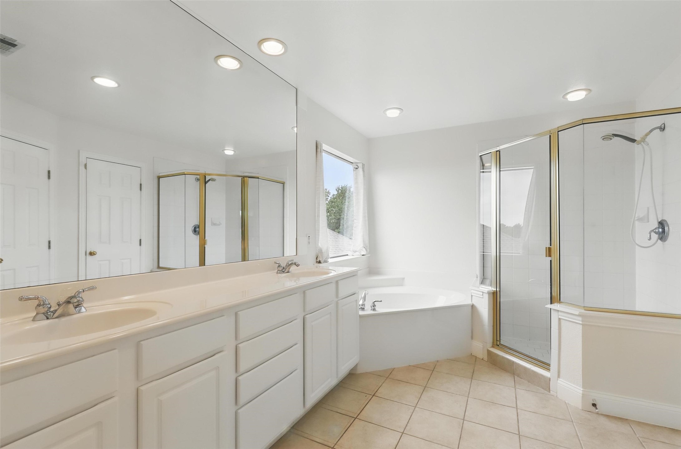 2824 Greenway Drive