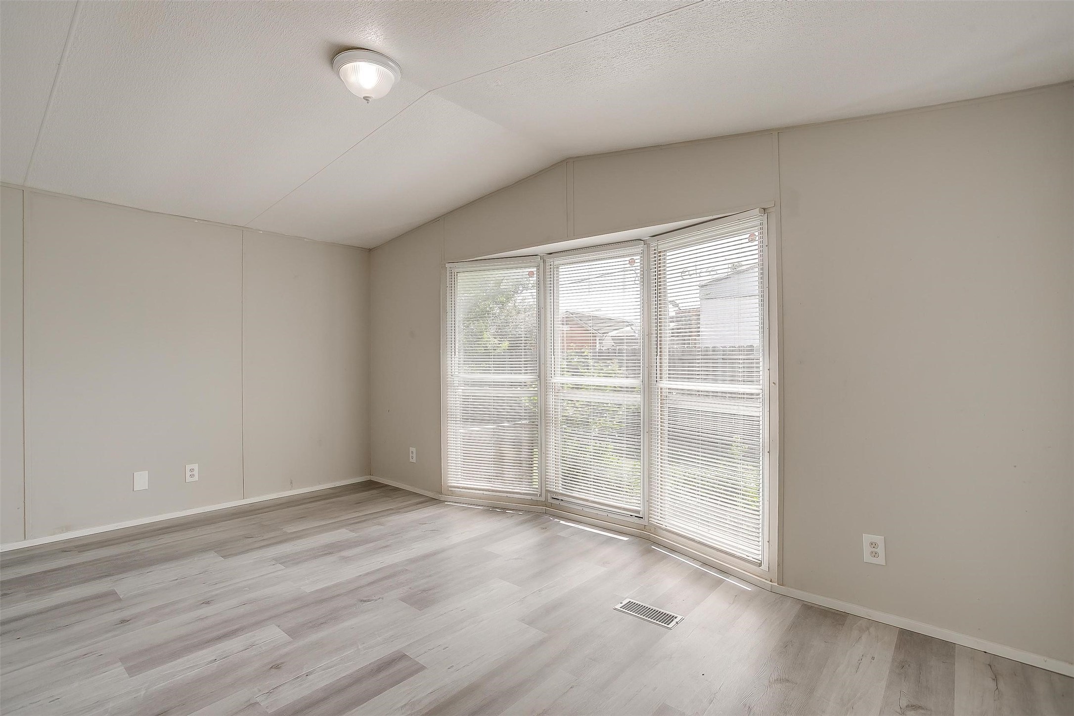 1021 Tanglewood Drive