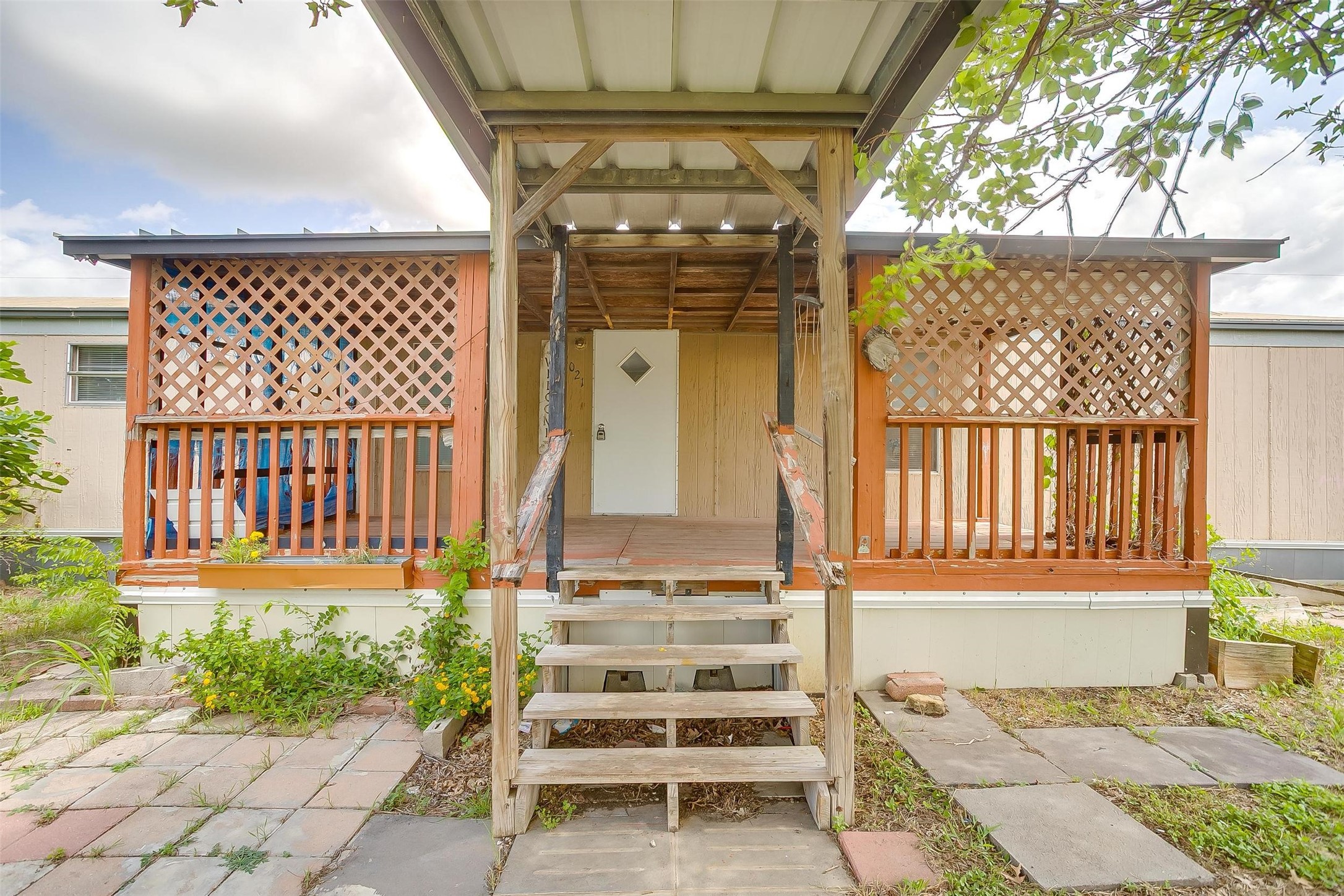 1021 Tanglewood Drive