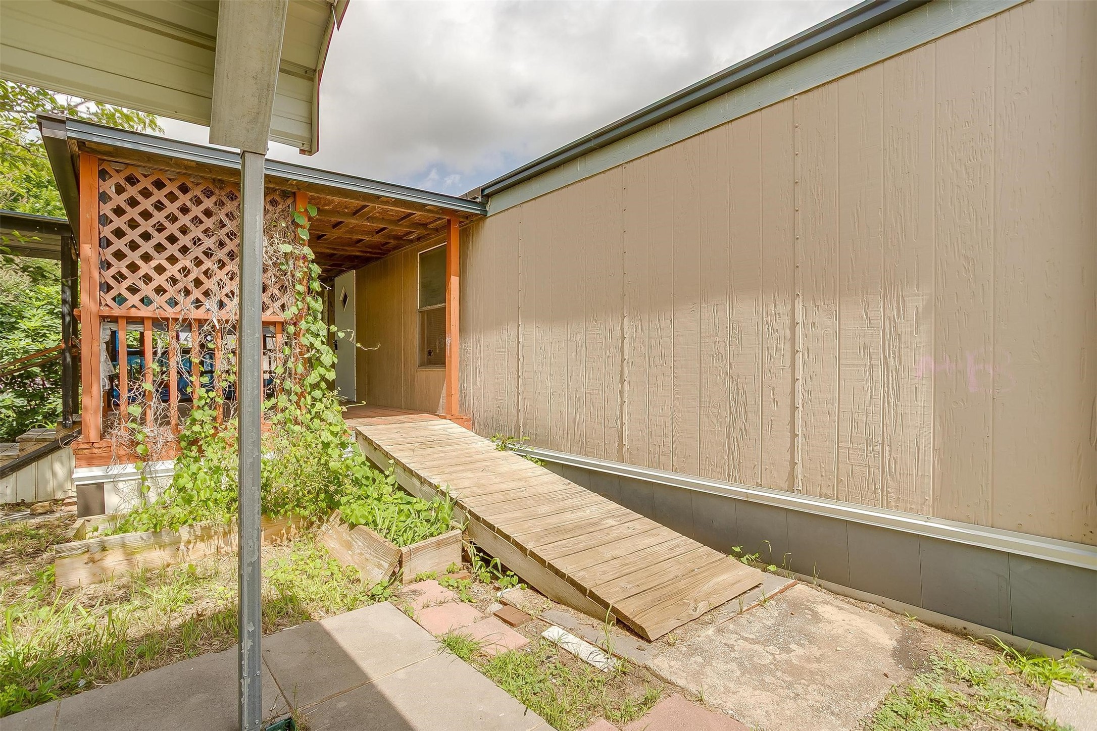 1021 Tanglewood Drive