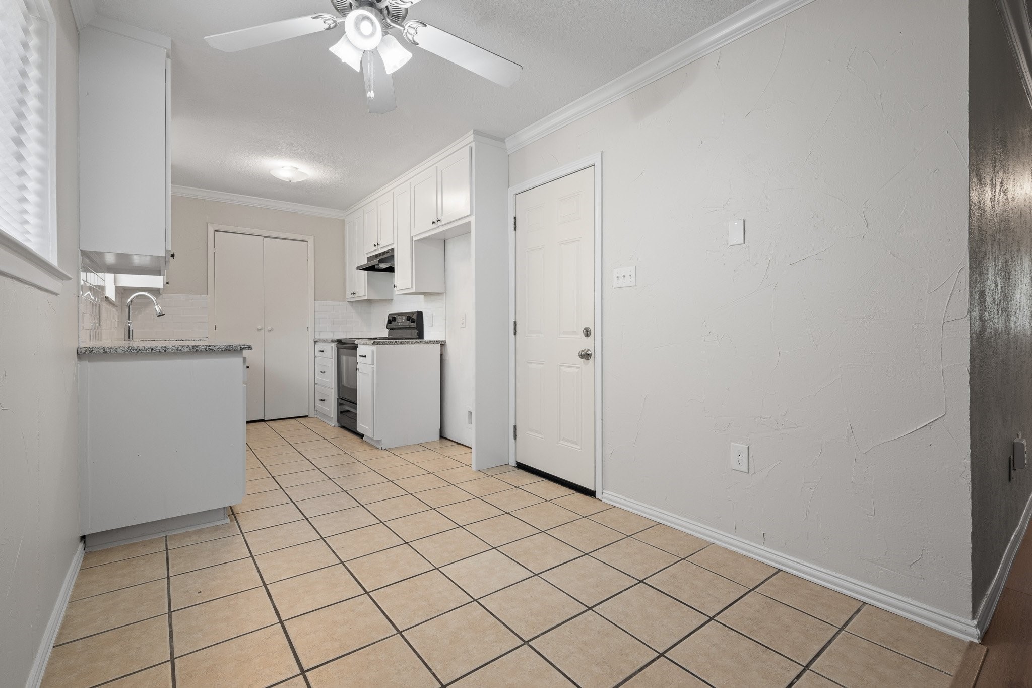 721 SW Hillside Drive