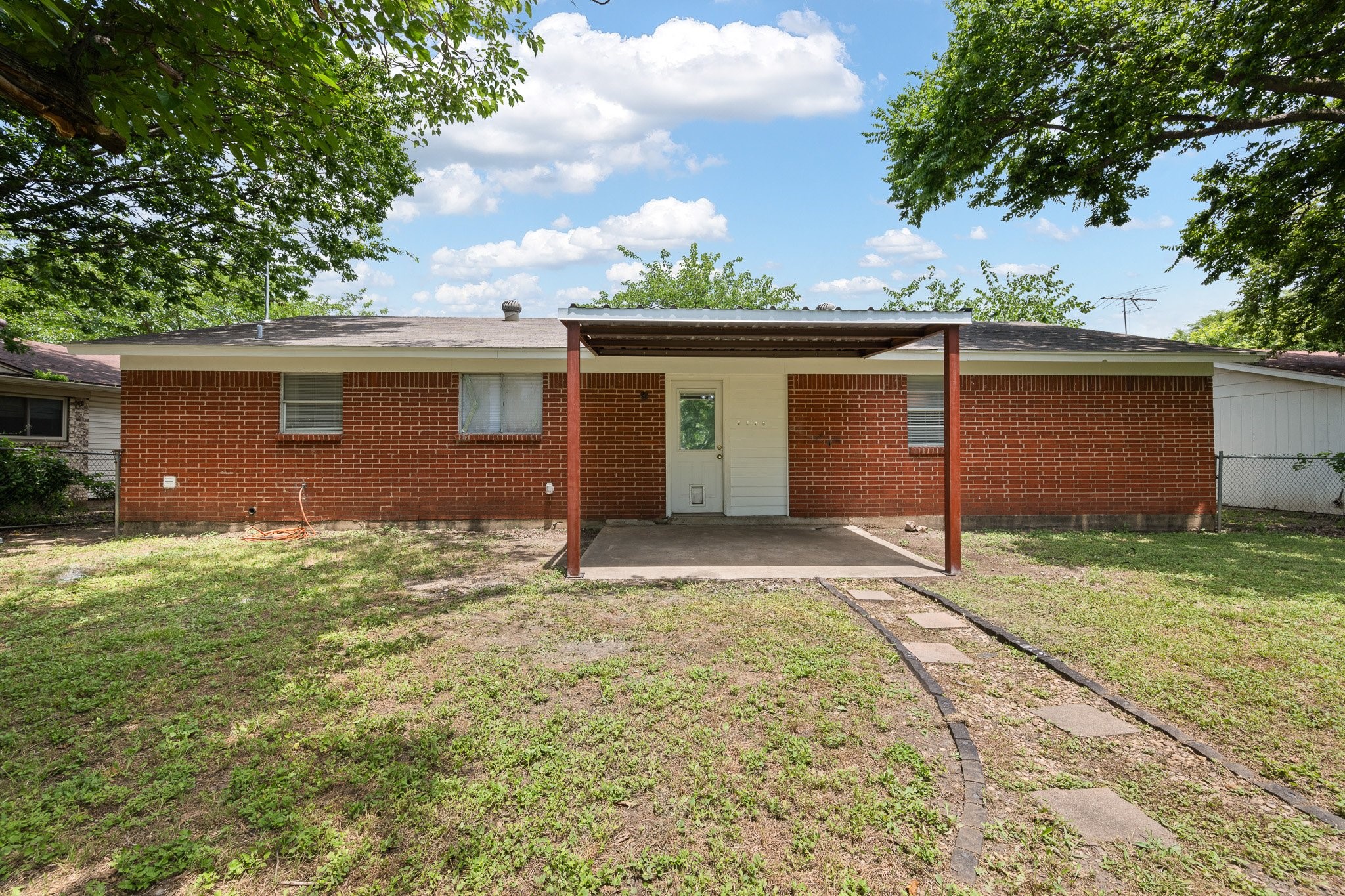 721 SW Hillside Drive