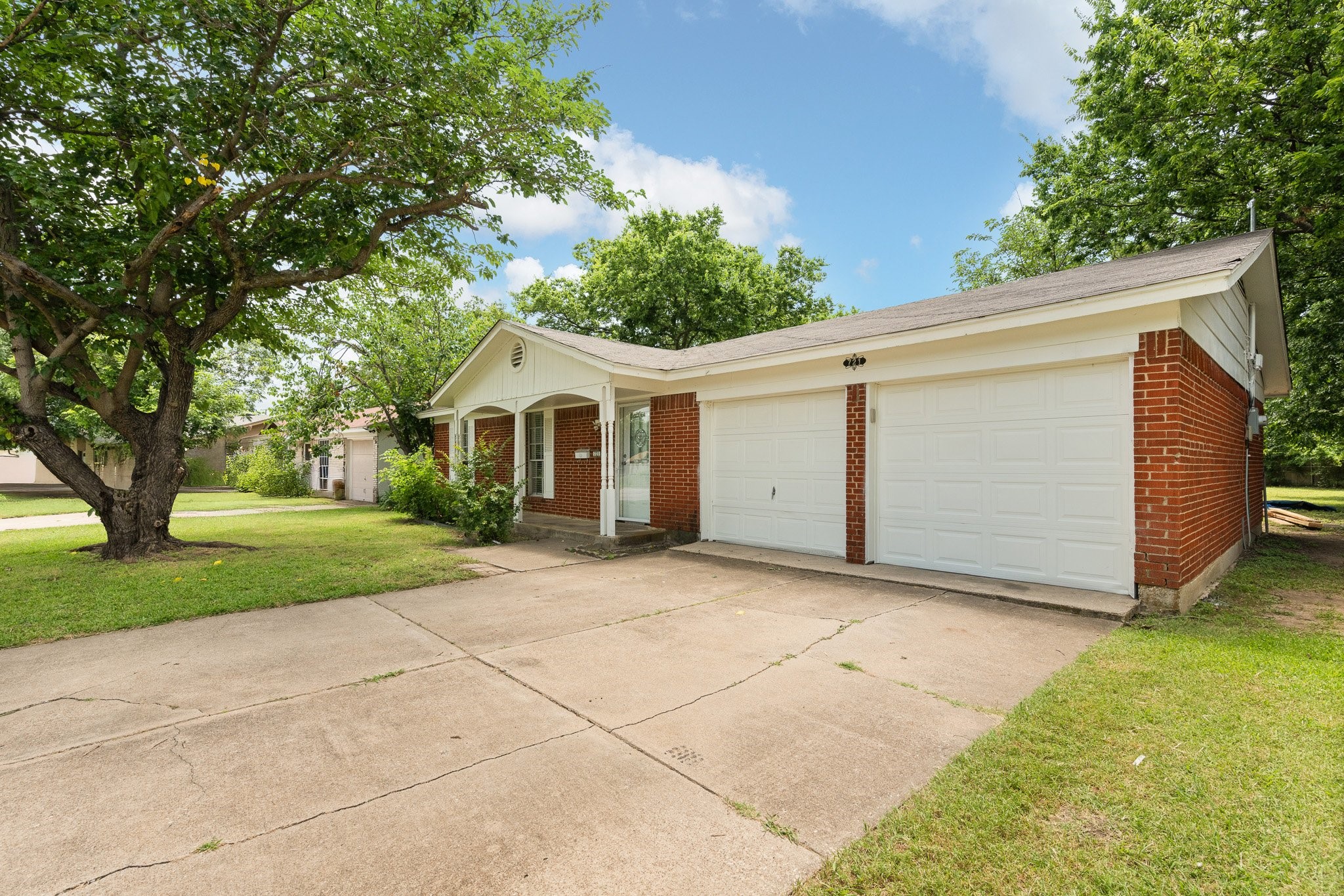 721 SW Hillside Drive