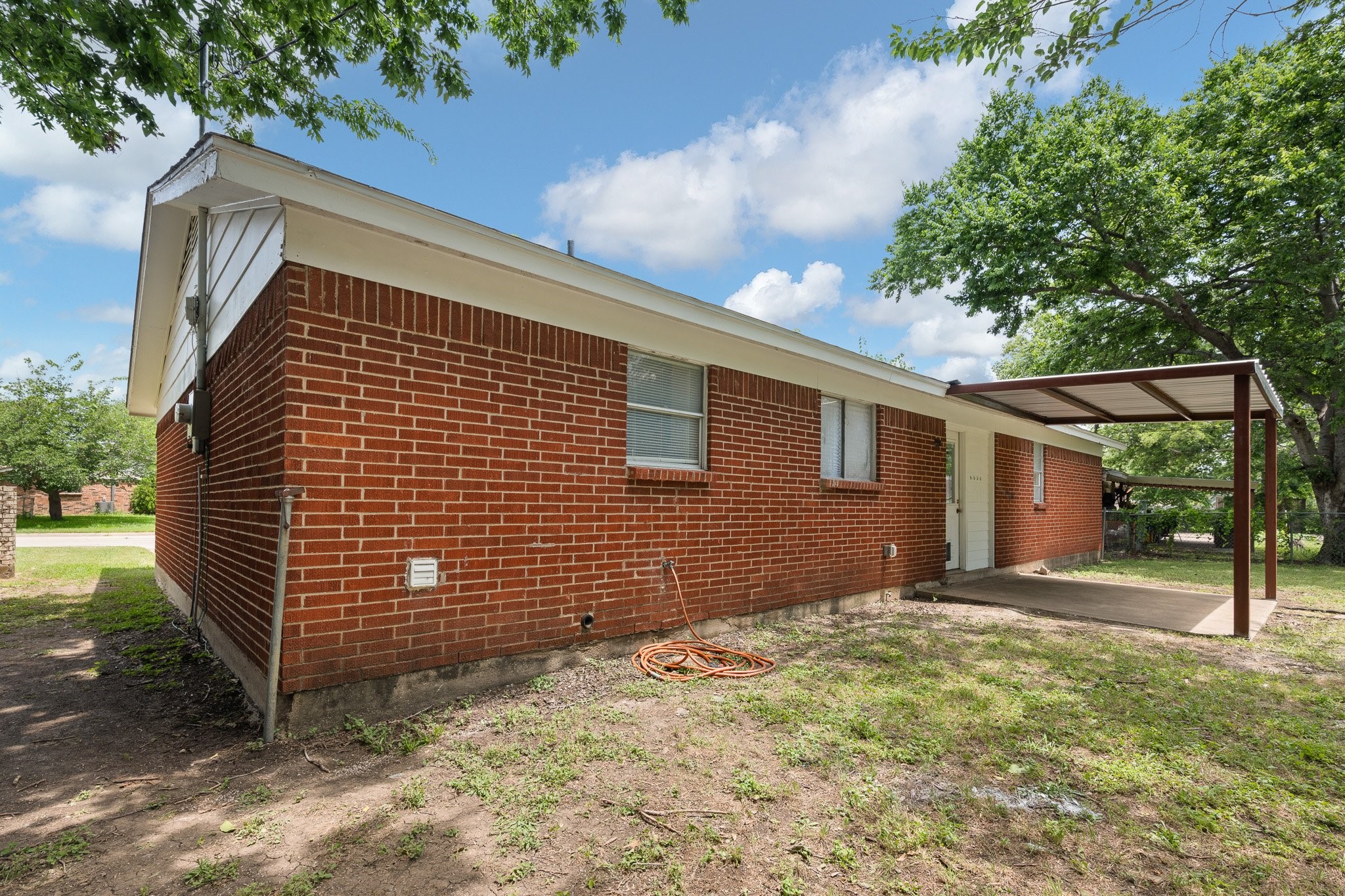 721 SW Hillside Drive