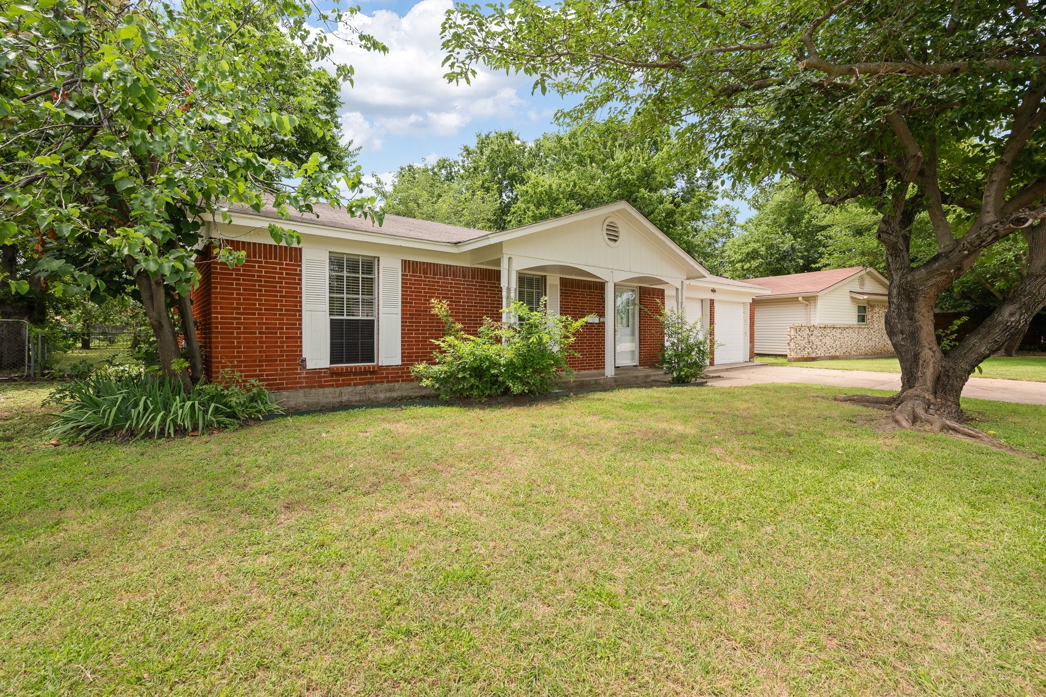 721 SW Hillside Drive