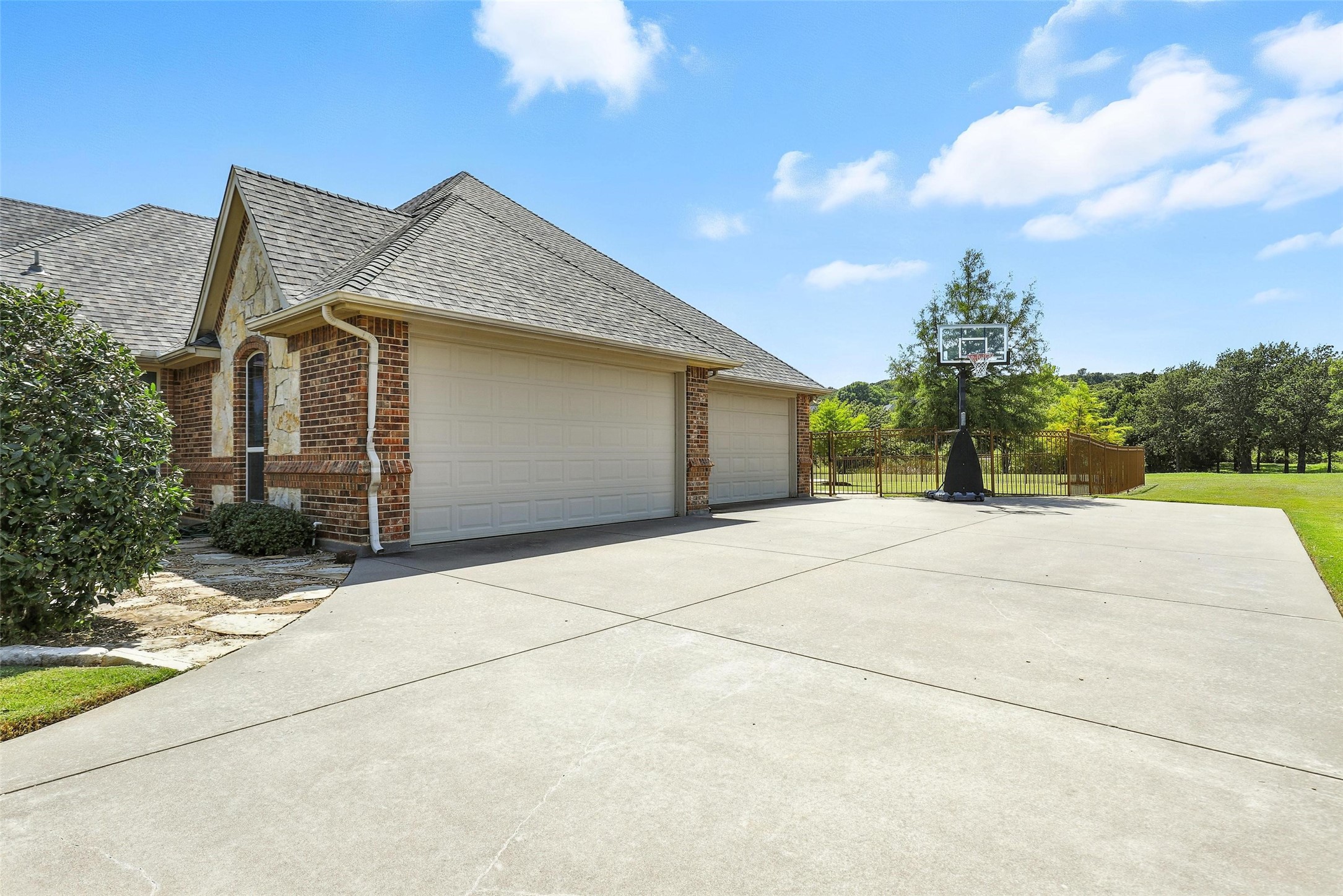 9949 Tantarra Drive