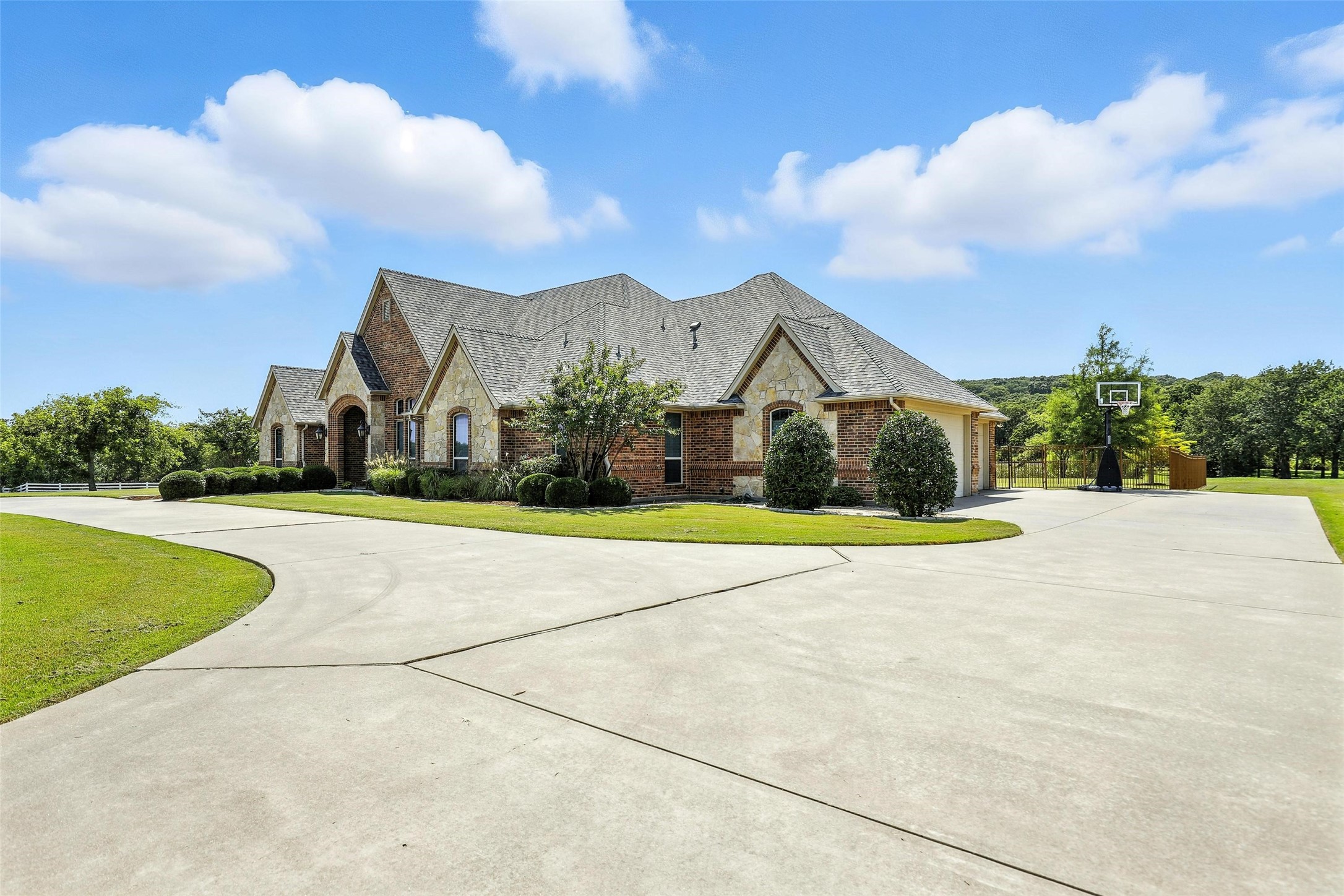 9949 Tantarra Drive