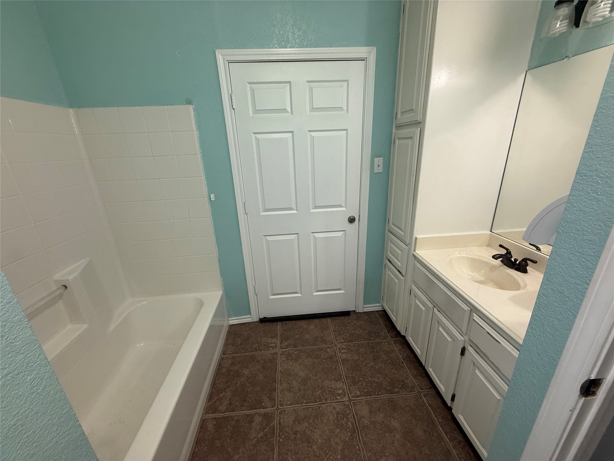 140 W Eldred Street 103