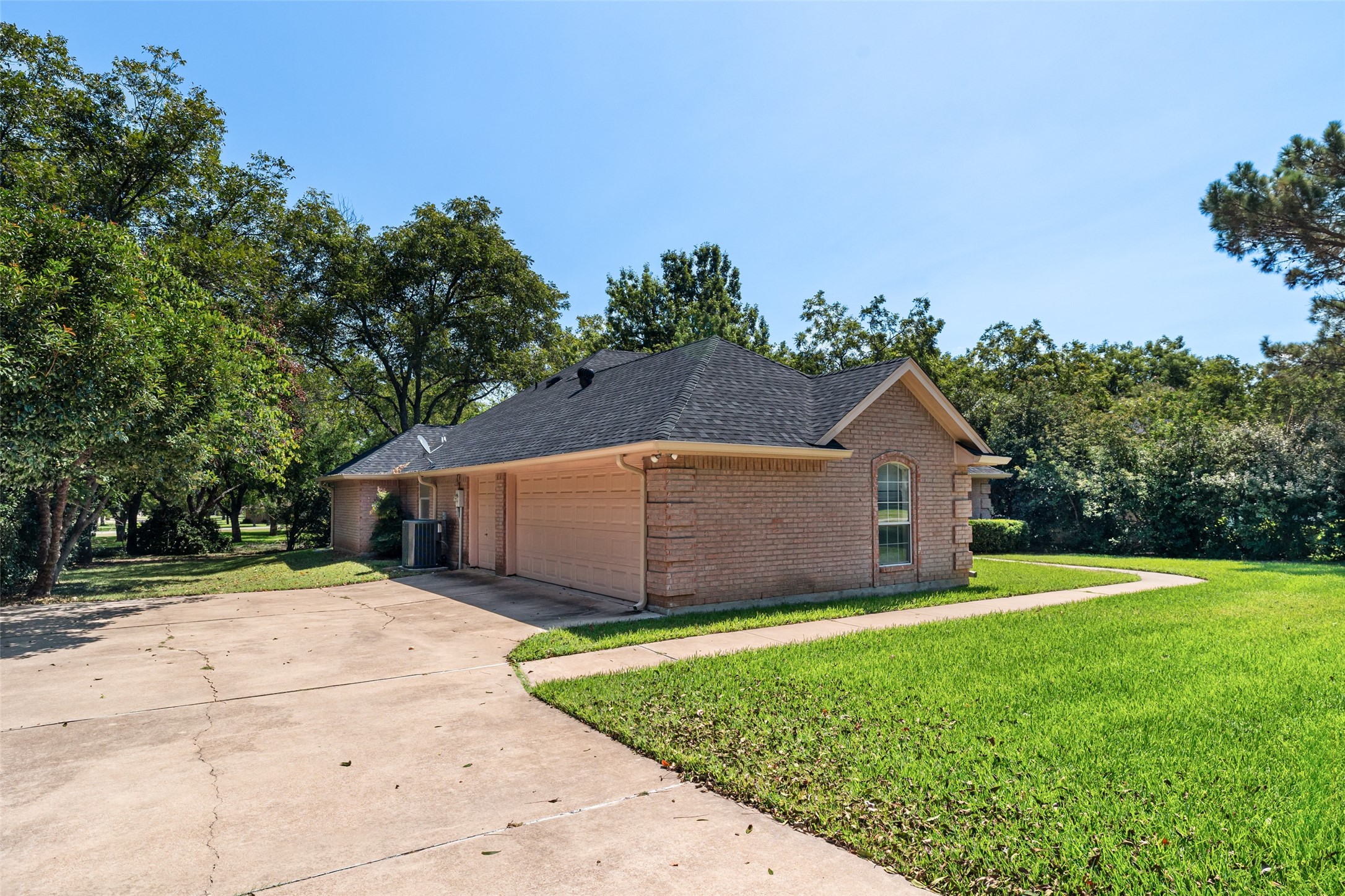 8911 Magnolia Vale Drive