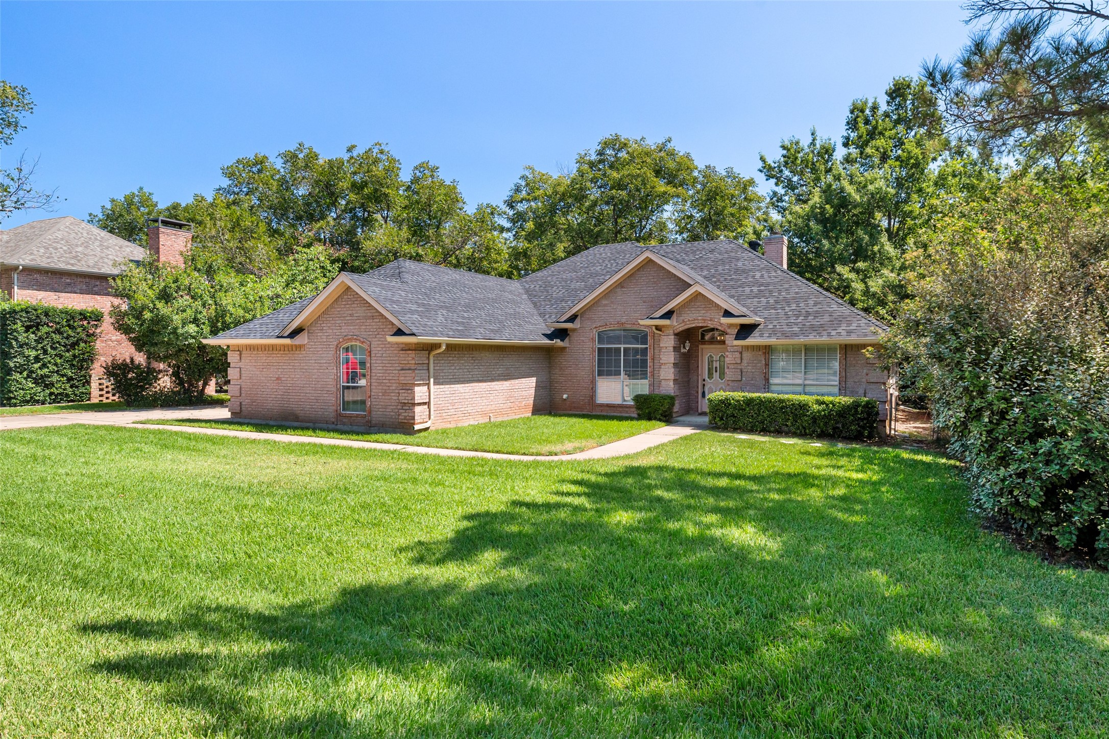 8911 Magnolia Vale Drive