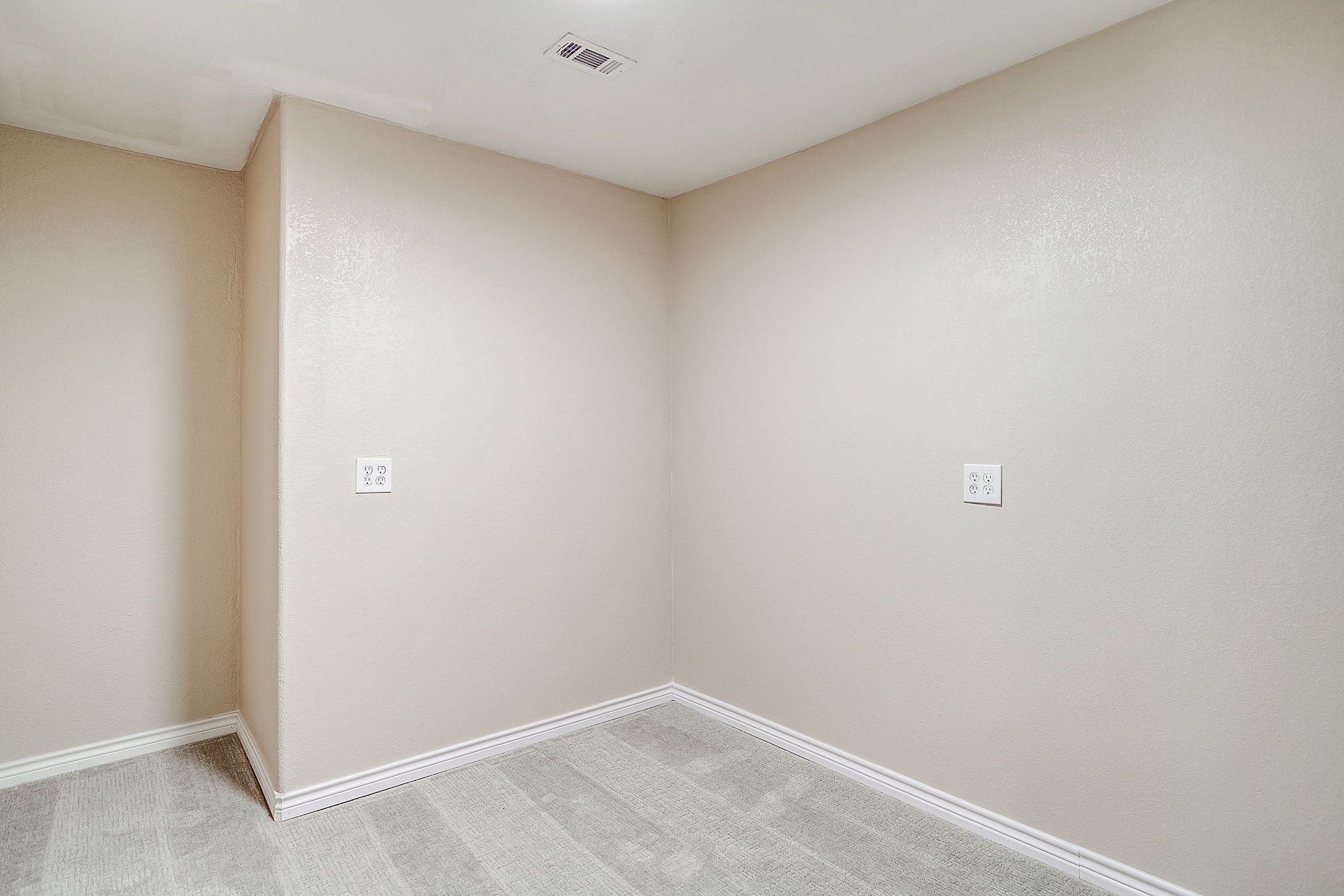 2728 Foxcroft Circle