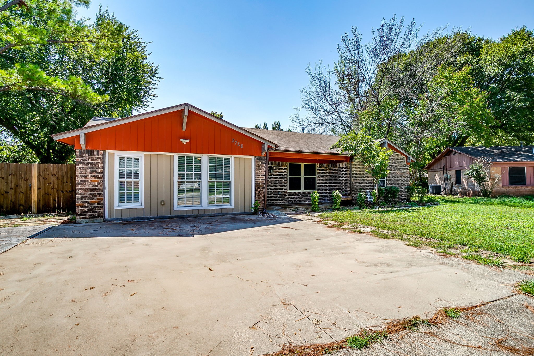 2728 Foxcroft Circle