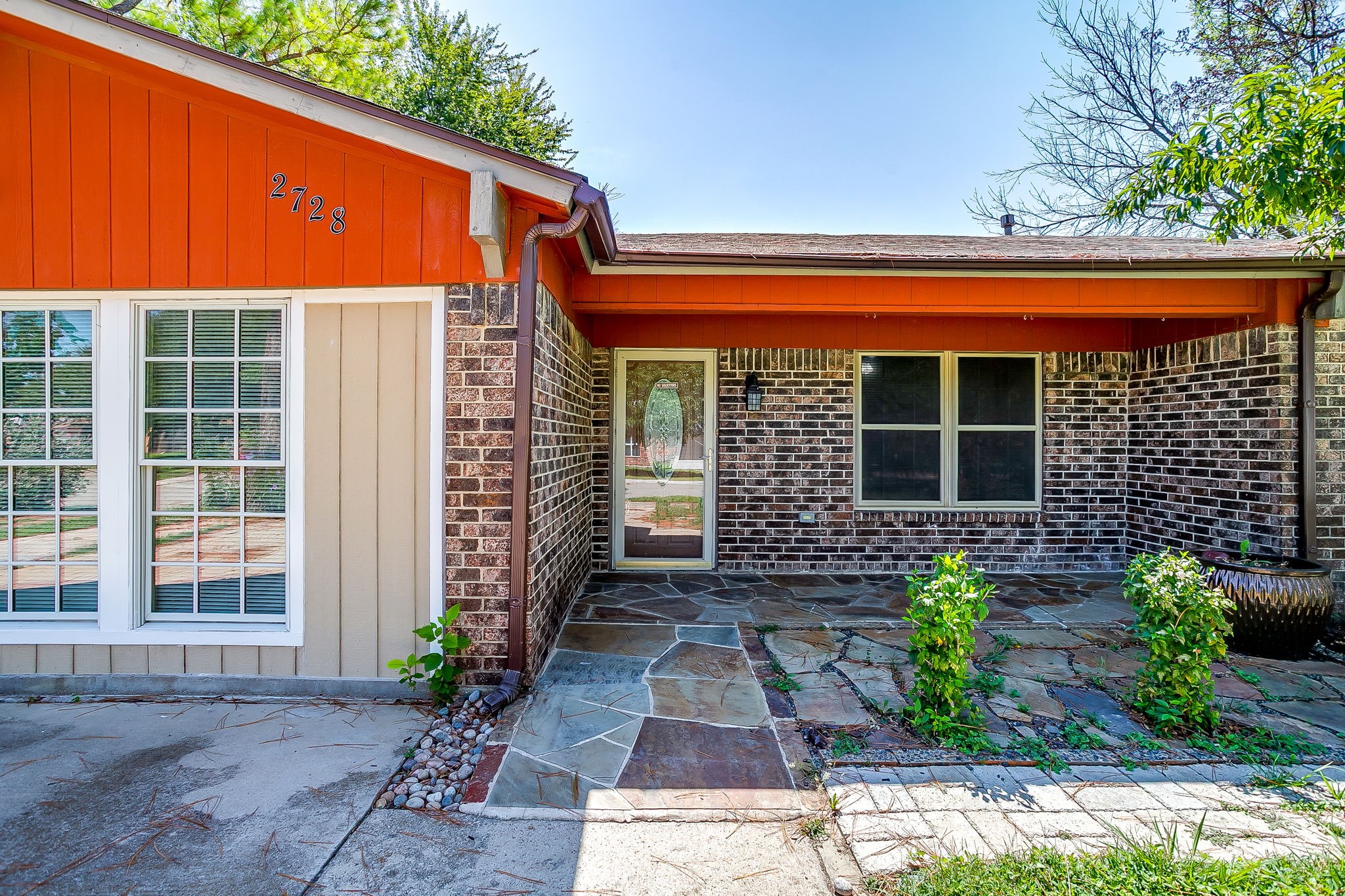 2728 Foxcroft Circle