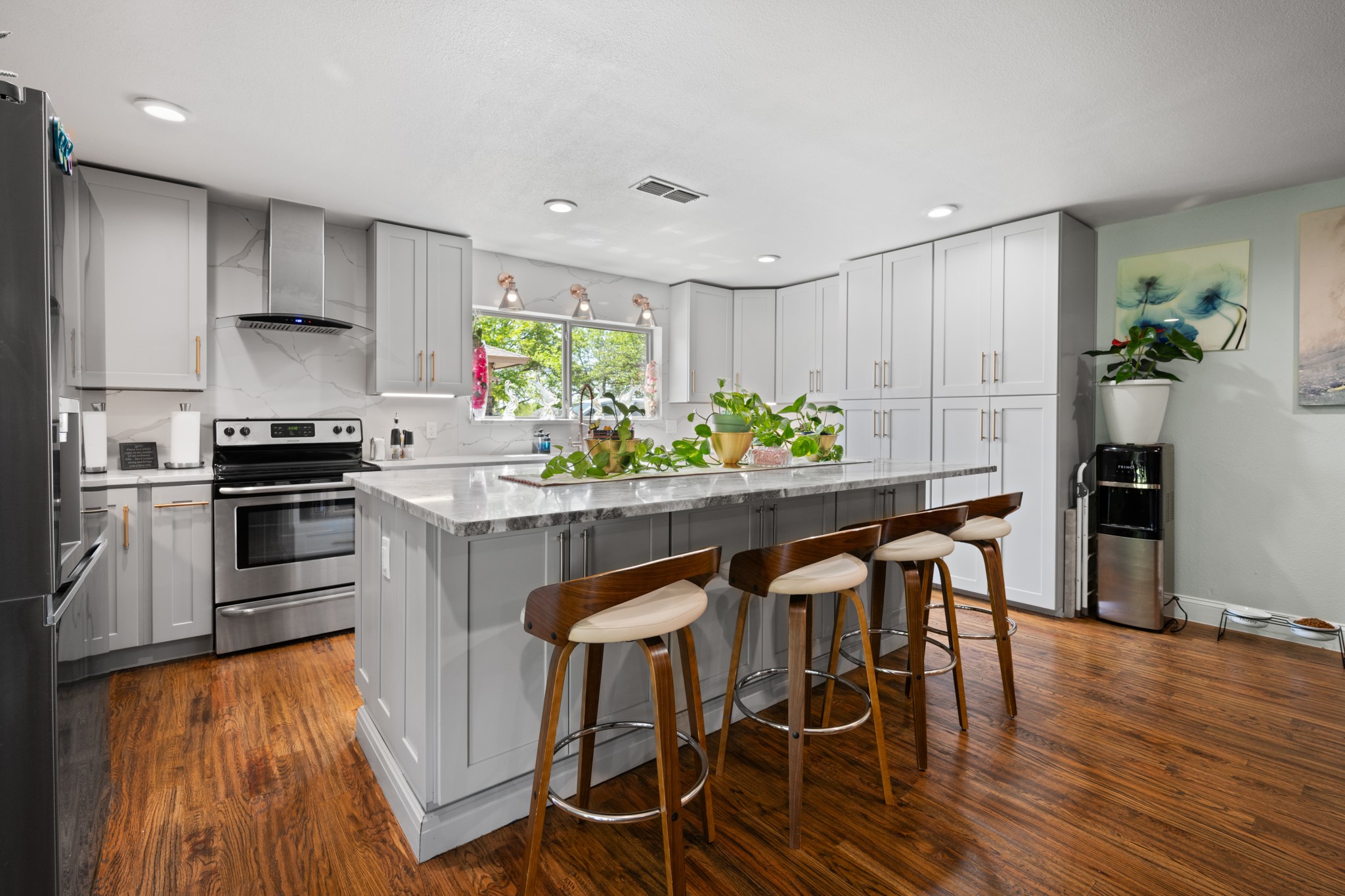 811 Ridgeway Road