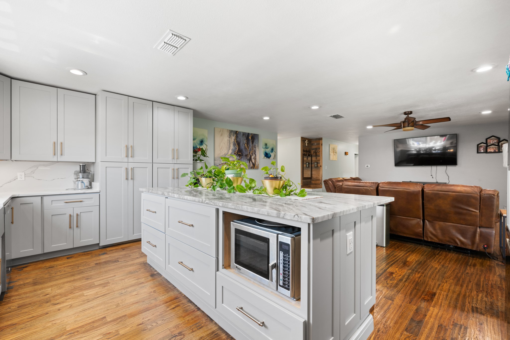 811 Ridgeway Road