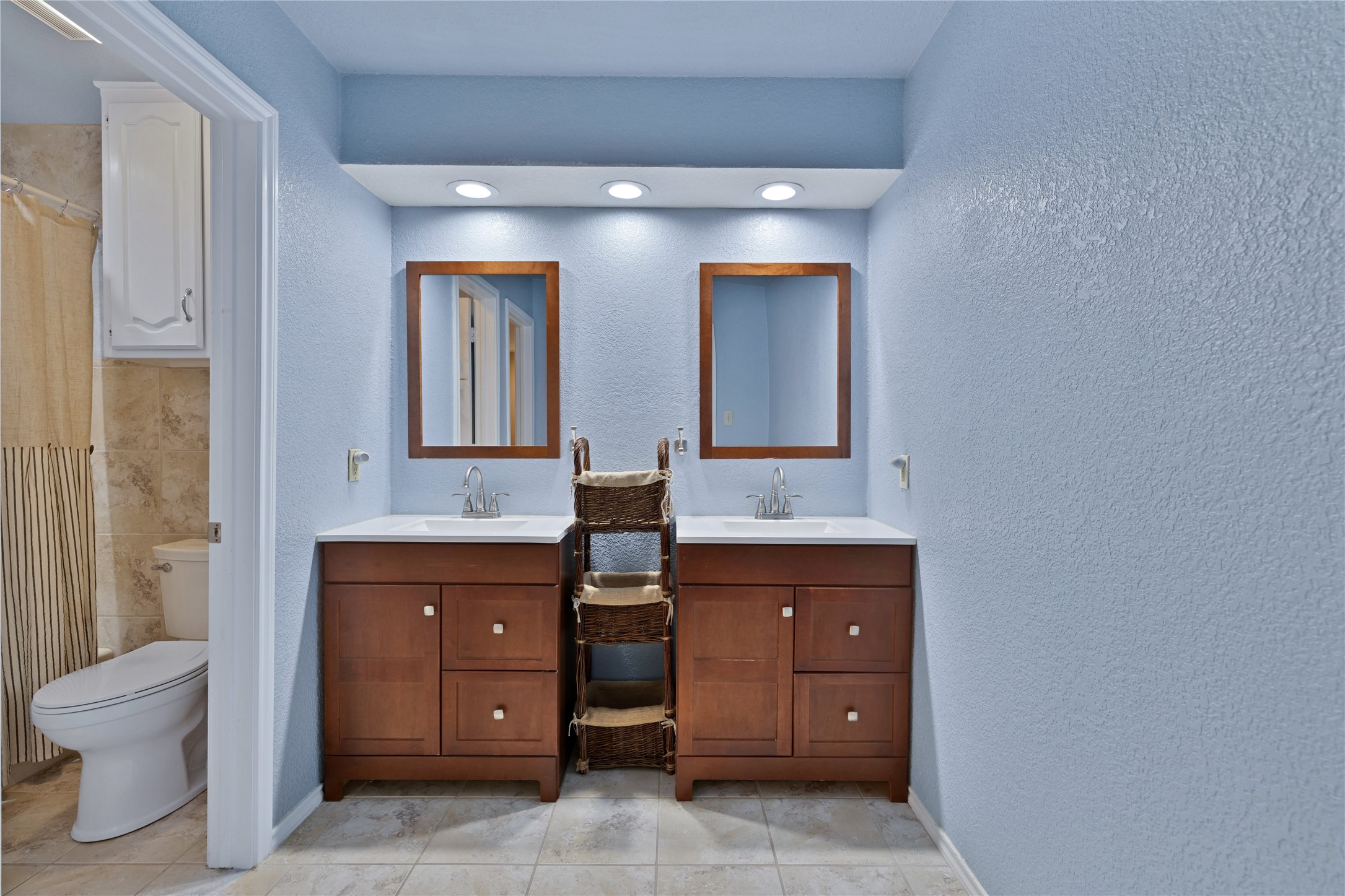 1421 Plantation Drive N