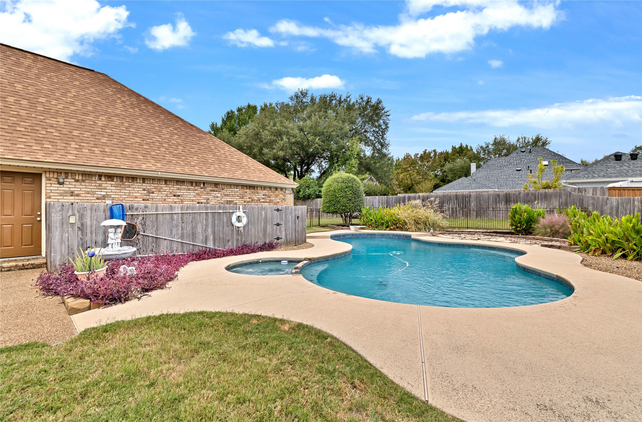 1421 Plantation Drive N